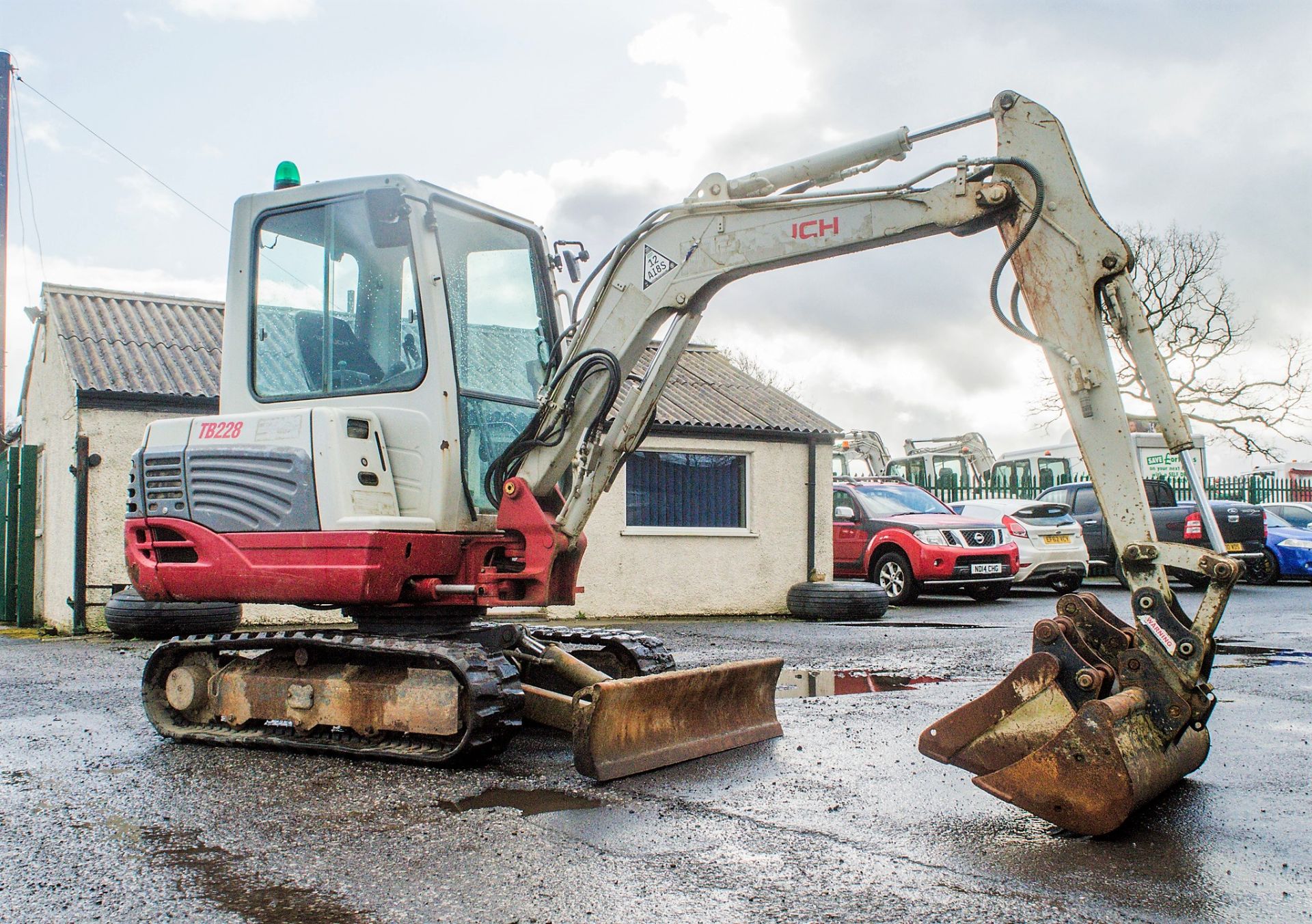 Takeuchi TB228 2.8 tonne rubber tracked excavator Year: 2014 S/N: 122803361 Recorded Hours: 3066 - Image 2 of 21
