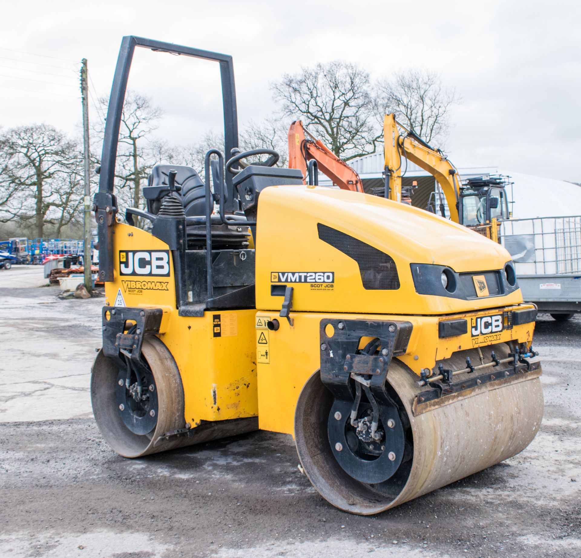 JCB VMT 260 double drum ride on roller  Year: 2012 S/N 2803332 Recorded hours: 927 - Image 2 of 14