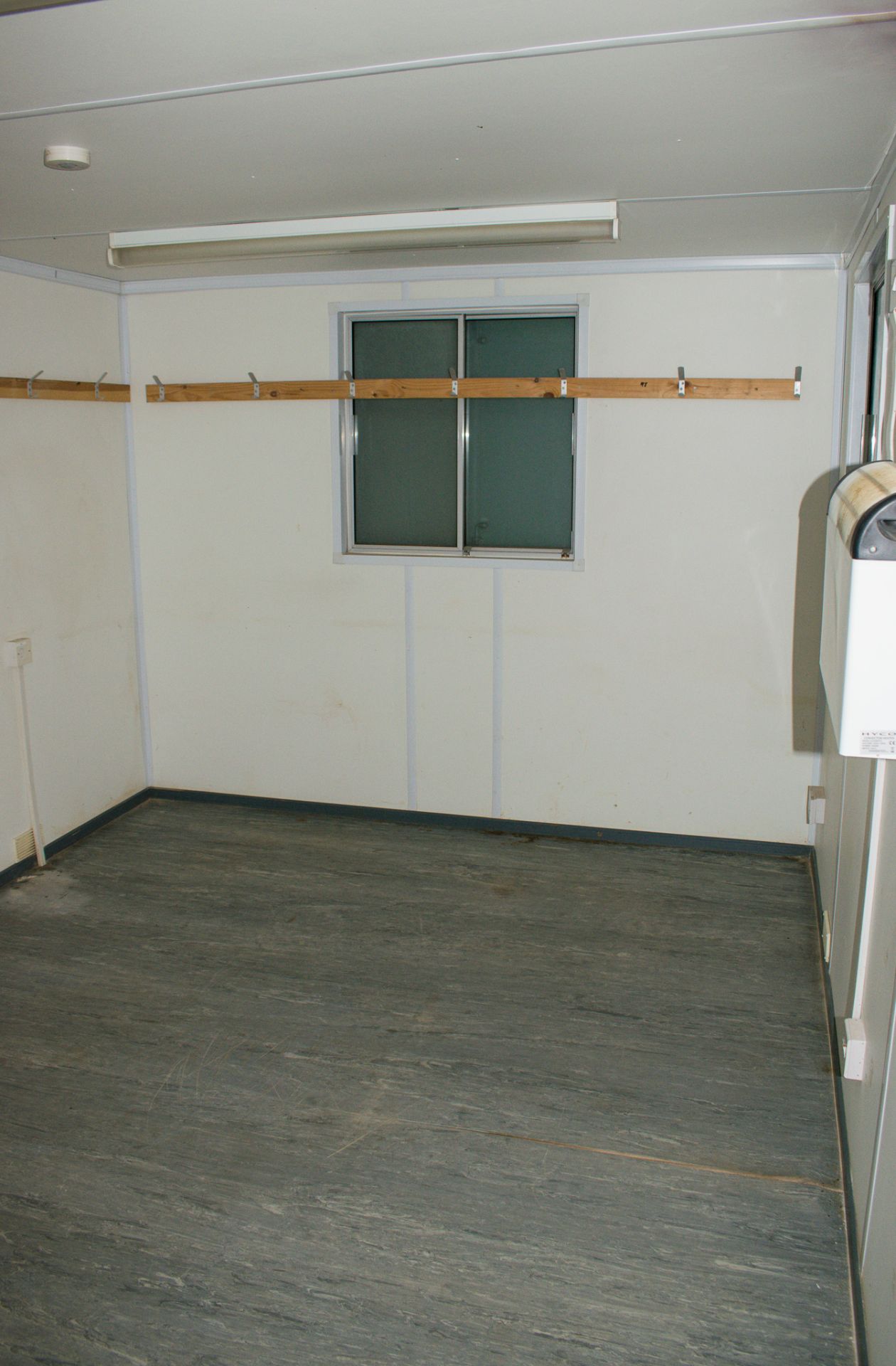 32 ft x 10 ft steel anti vandal office site unit c/w keys A440044 - Image 9 of 9