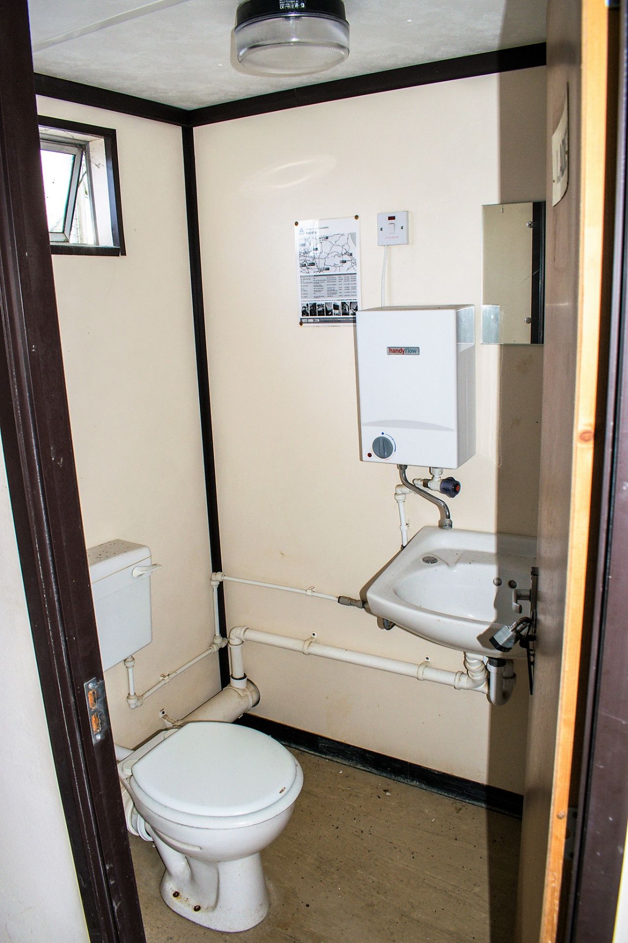 32 ft x 10 ft steel anti vandal jack leg toilet site unit Comprising of: Mens Toilet (2 cubicles, - Image 12 of 14