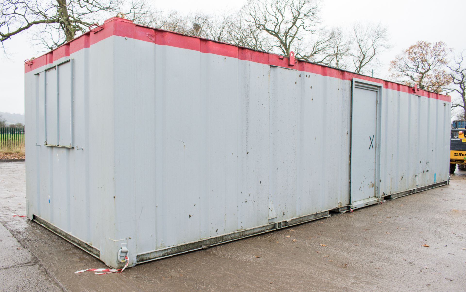 32 ft x 10 ft steel anti vandal office site unit c/w keys A440044