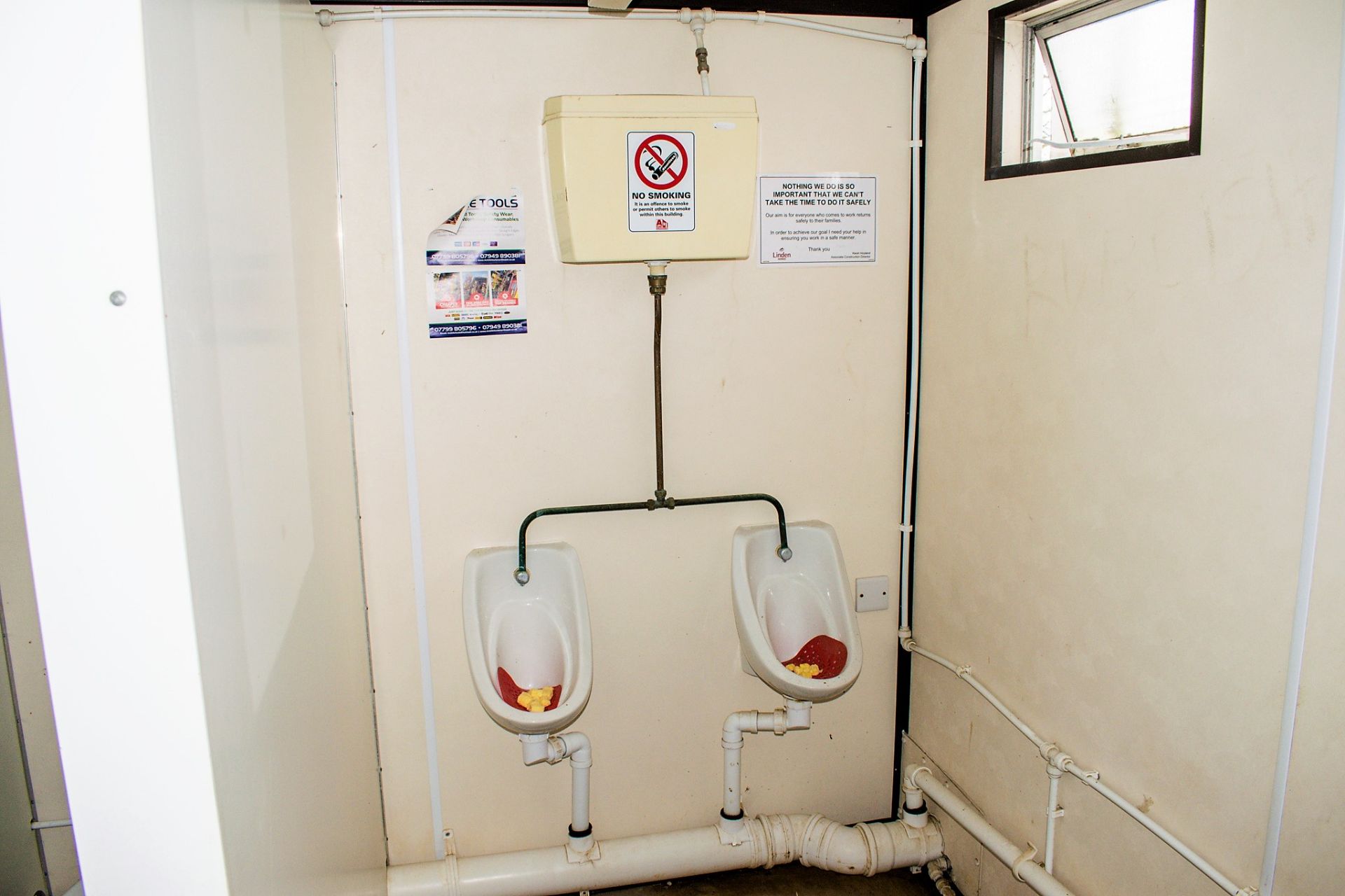 32 ft x 10 ft steel anti vandal jack leg toilet site unit Comprising of: Mens Toilet (2 cubicles, - Image 10 of 14