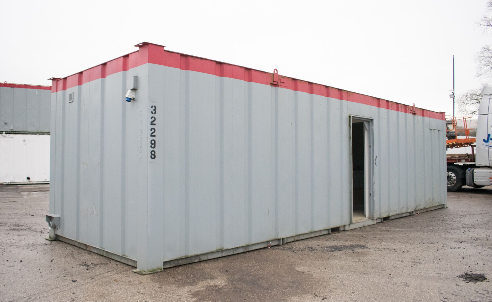 32 ft x 10 ft steel anti vandal office/toilet site unit Comprising of: lobby, office, gent - Image 3 of 15