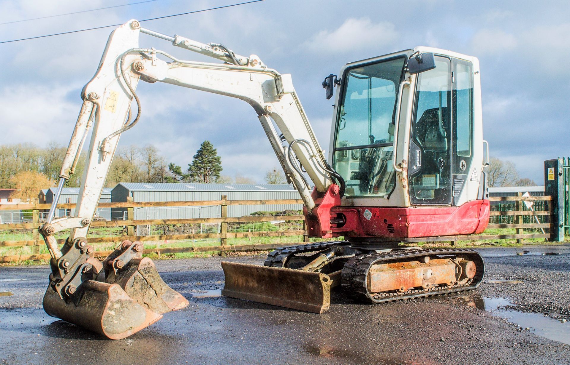 Takeuchi TB228 2.8 tonne rubber tracked excavator Year: 2014 S/N: 122803361 Recorded Hours: 3066