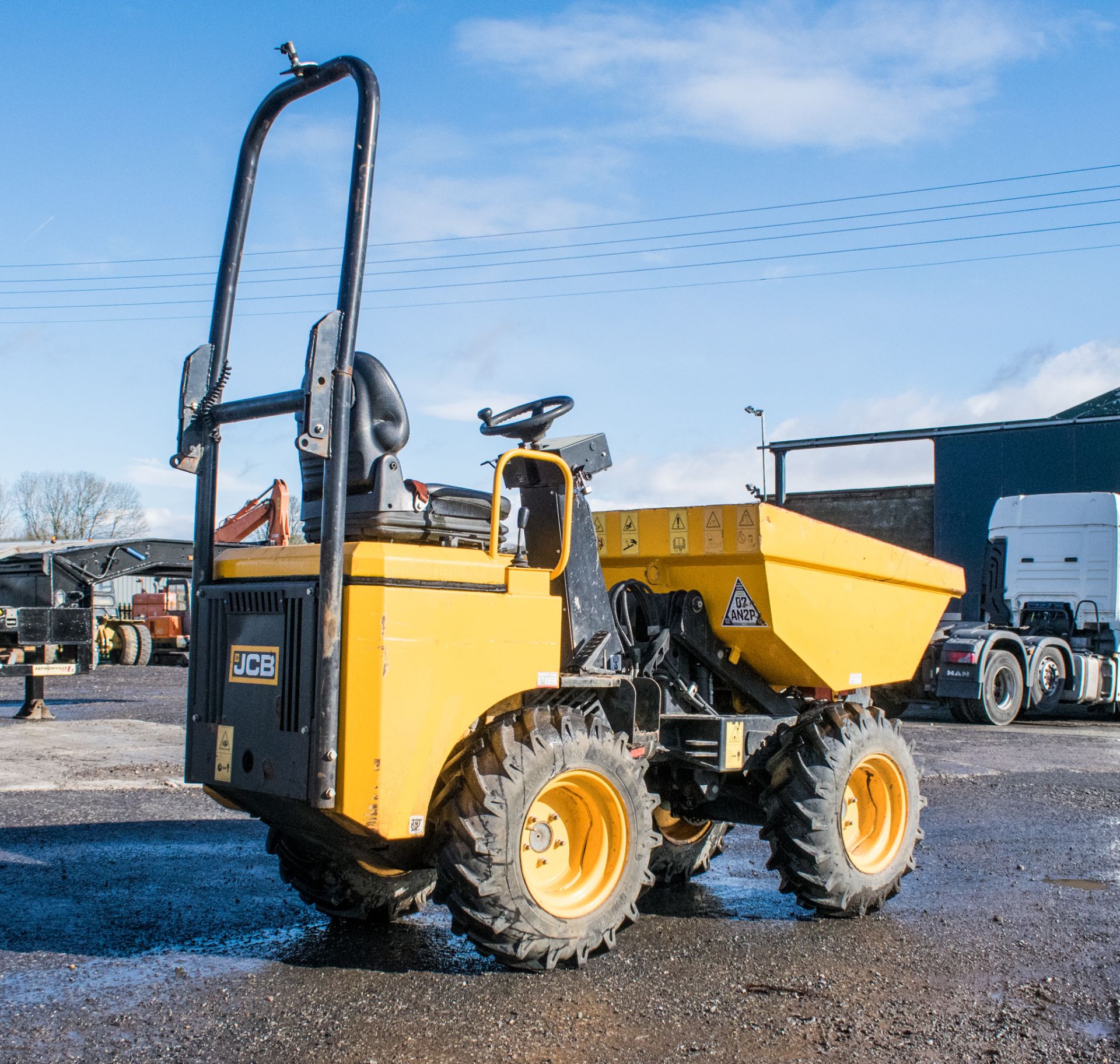 JCB 1THT 1 tonne high tip dumper  Year: 2016  S/N: RA2816 Recorded hours: 597 LH16019 - Image 3 of 18