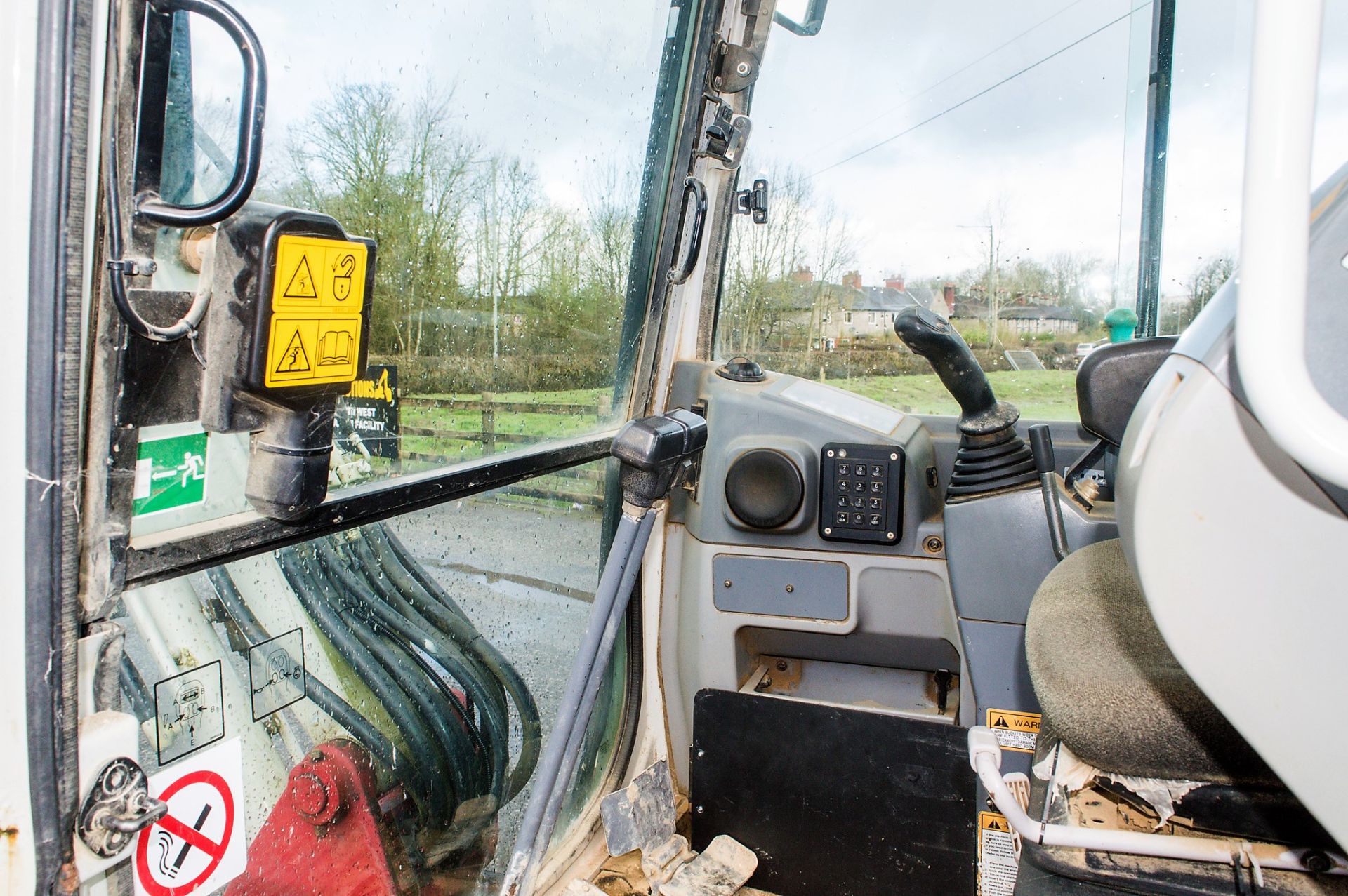 Takeuchi TB228 2.8 tonne rubber tracked excavator Year: 2014 S/N: 122803361 Recorded Hours: 3066 - Image 19 of 21
