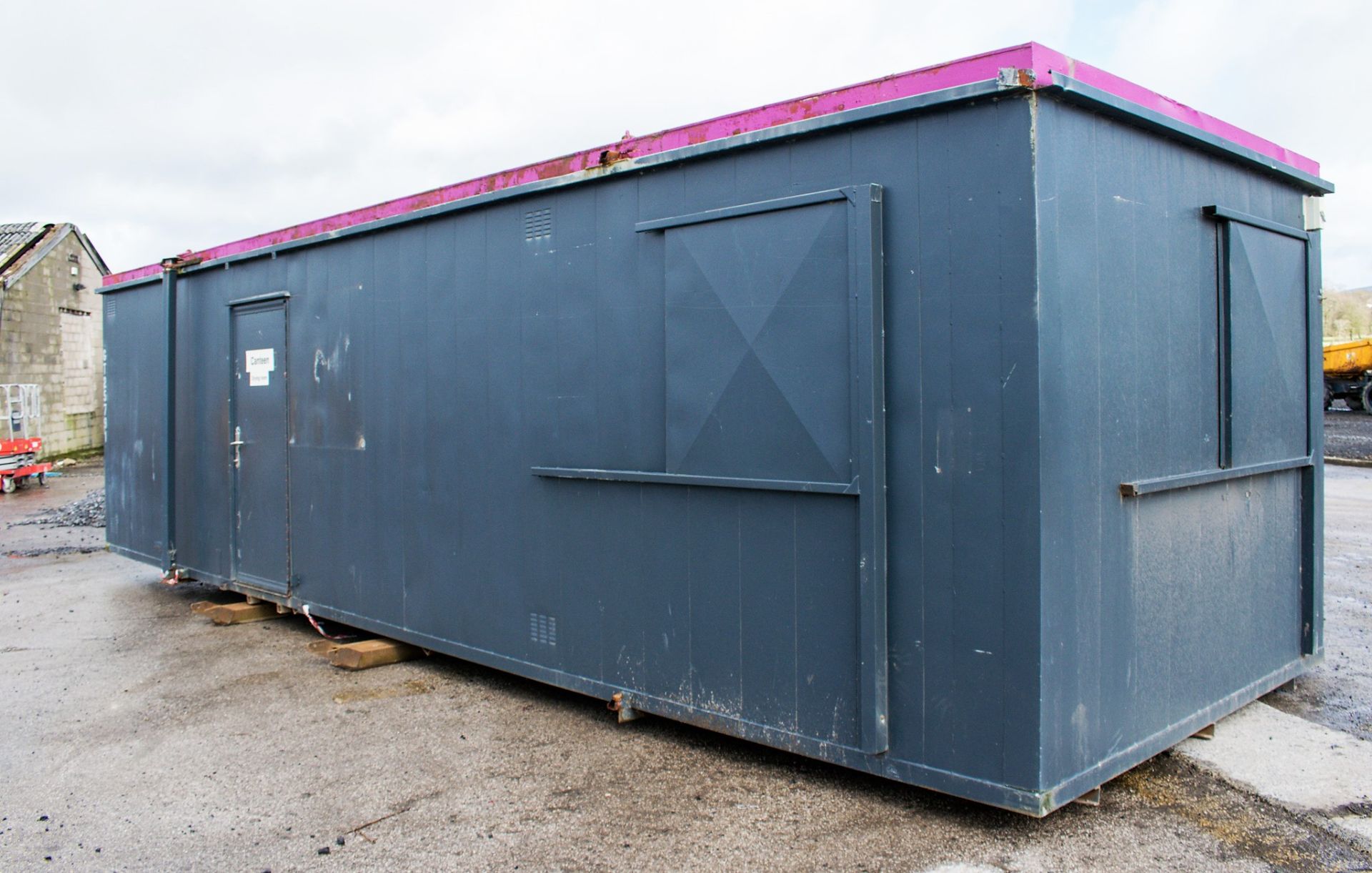 32 ft x 10 ft steel anti vandal jack leg site office unit Comprising of: Office/canteen area & - Image 2 of 9