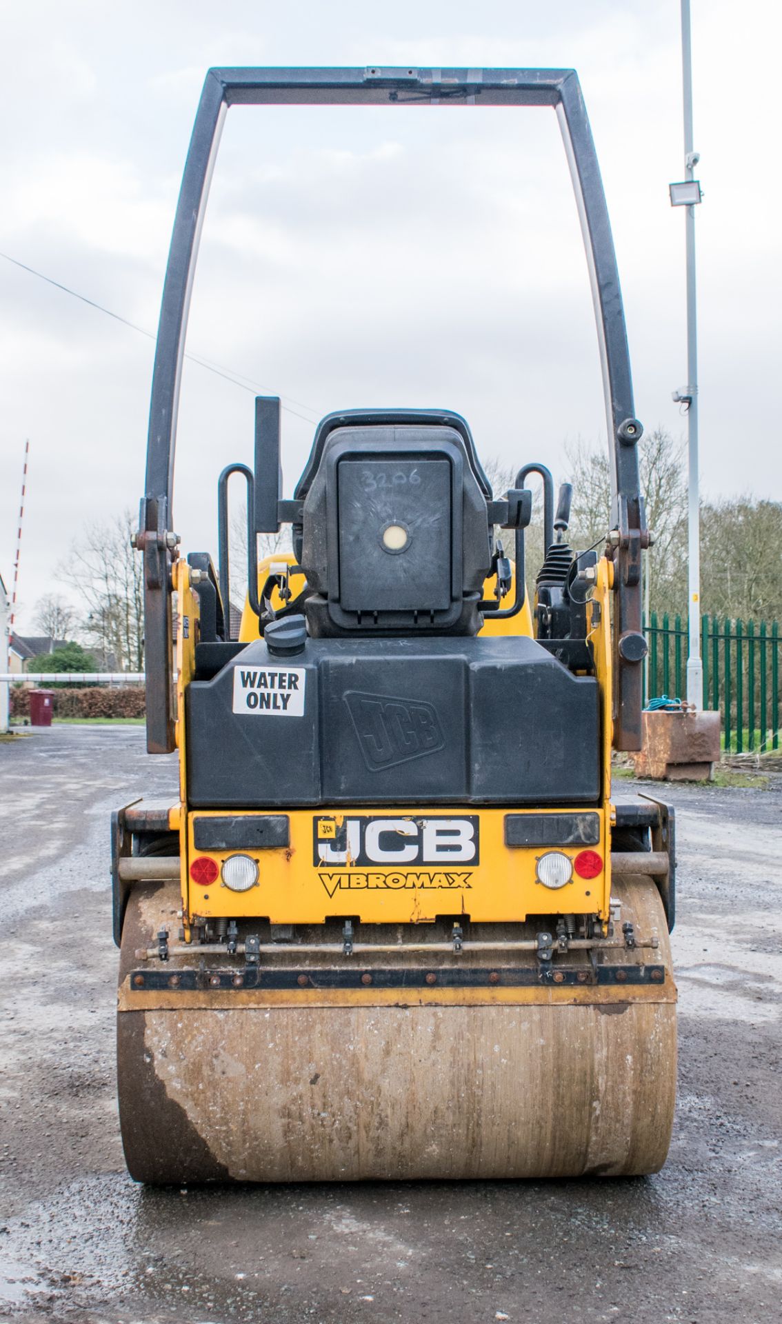 JCB VMT 260 double drum ride on roller  Year: 2012 S/N 2803332 Recorded hours: 927 - Image 6 of 14
