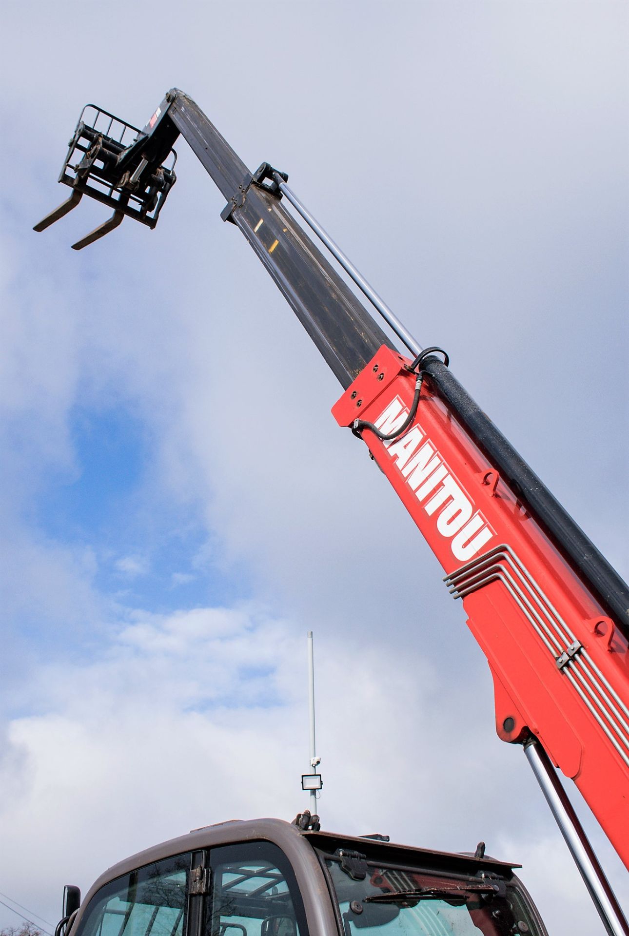 Manitou MT932 9 metre telescopic handler Year: 2014 S/N: 940646 Recorded Hours: 1130 c/w rear camera - Image 16 of 22