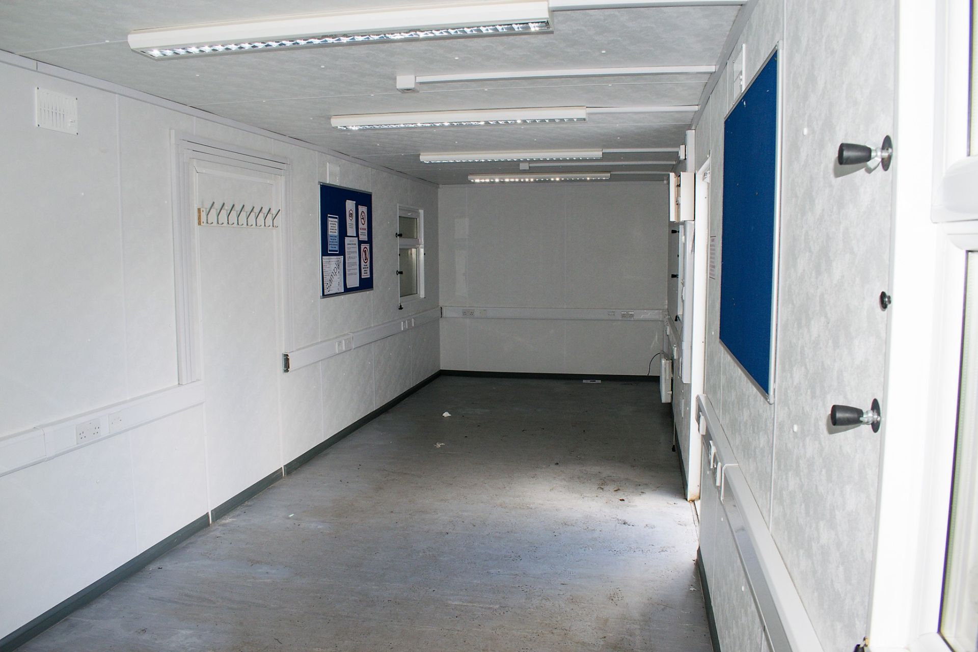 32 ft x 10 ft steel anti vandal jack leg office site unit c/w keys NG3045511 - Image 8 of 8