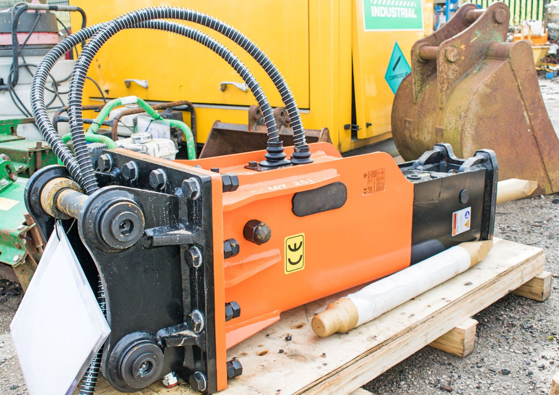 Hirox 680 S/t/B hydraulic breaker to suit 4 to 7 tonne midi excavator ** Unused **