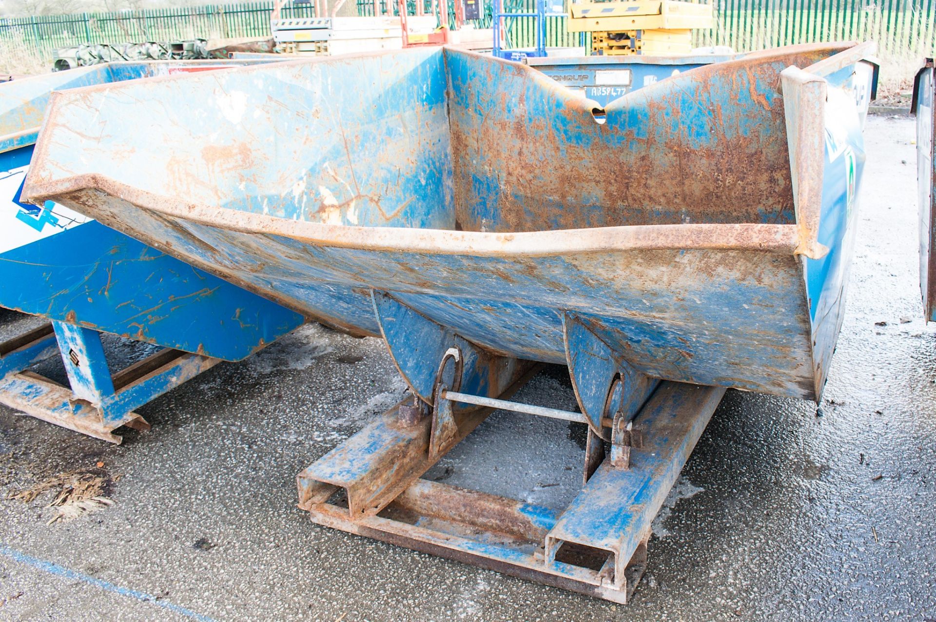 Conquip steel tipping skip A759984