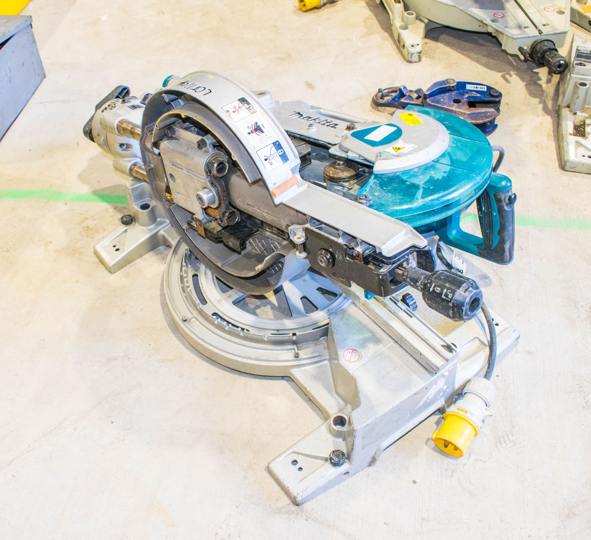 Makita 110v cross cut mitre saw ** For spares **