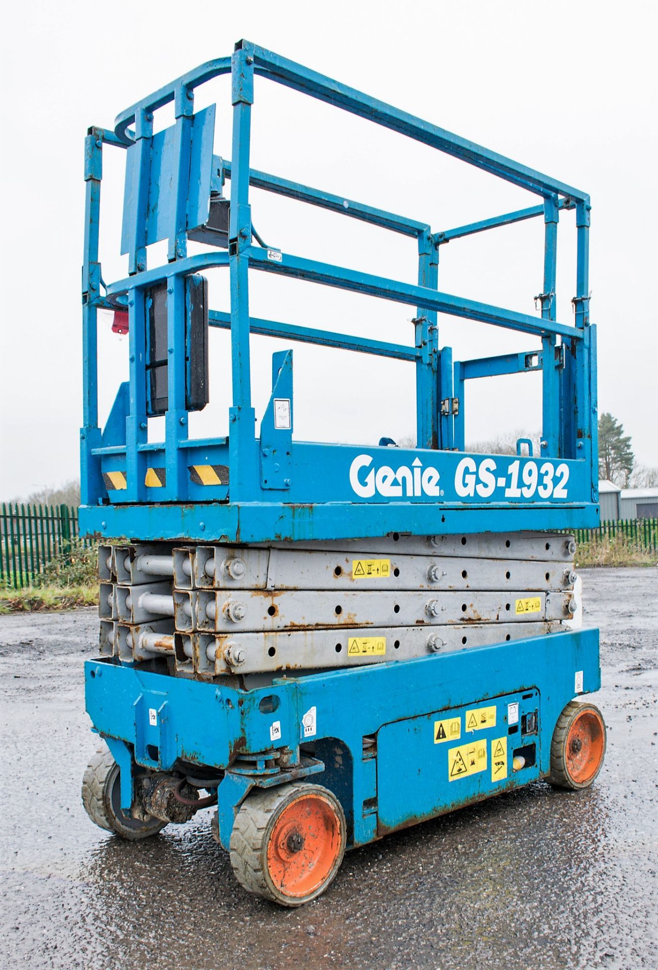 Genie GS1932 battery electric scissor lift access platform Recorded Hours: 268 08830053 - Image 2 of 8