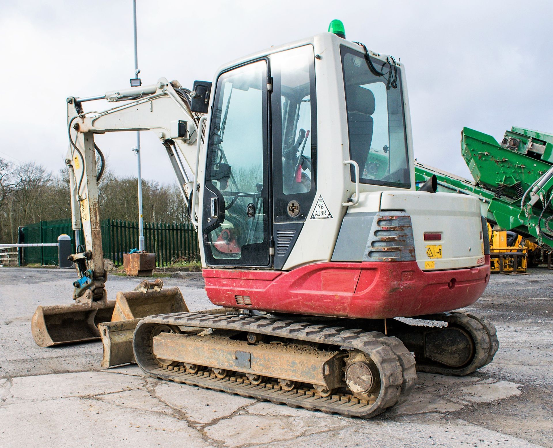Takeuchi TB250 5 tonne rubber tracked excavator Year: 2014 S/N: 3660 Recorded Hours: 6247 blade, - Image 4 of 22
