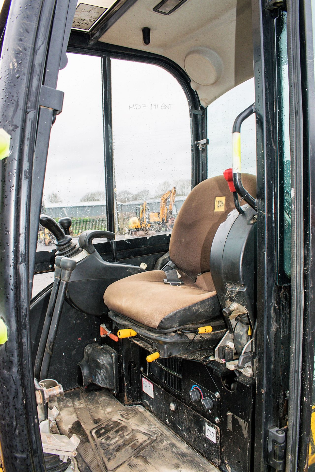 JCB 8030 ZTS 3 tonne rubber tracked mini excavator Year: 2013 S/N: 2021917 Recorded Hours: 2582 - Image 19 of 22