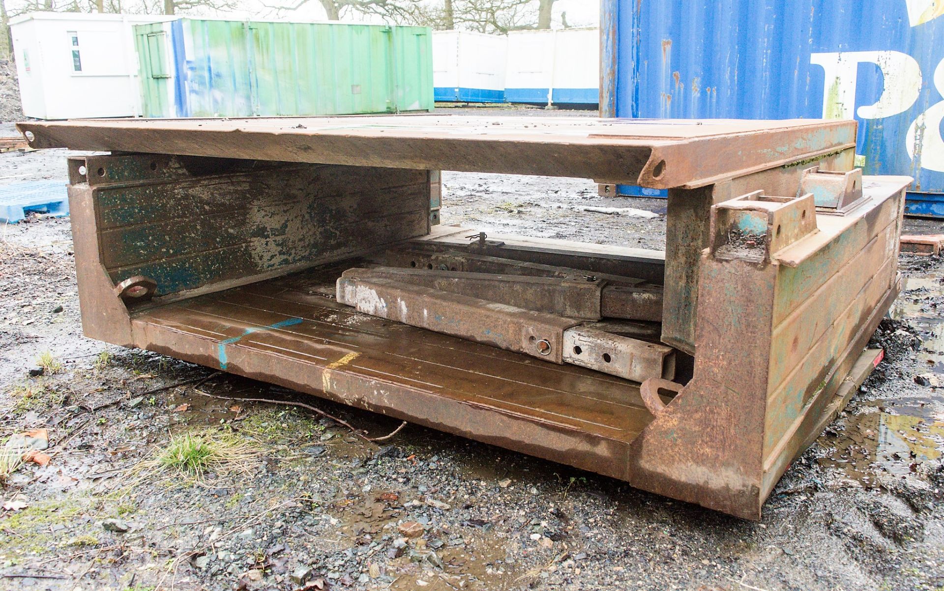 Man hole box (2.5m x 5m) c/w pins and clips,