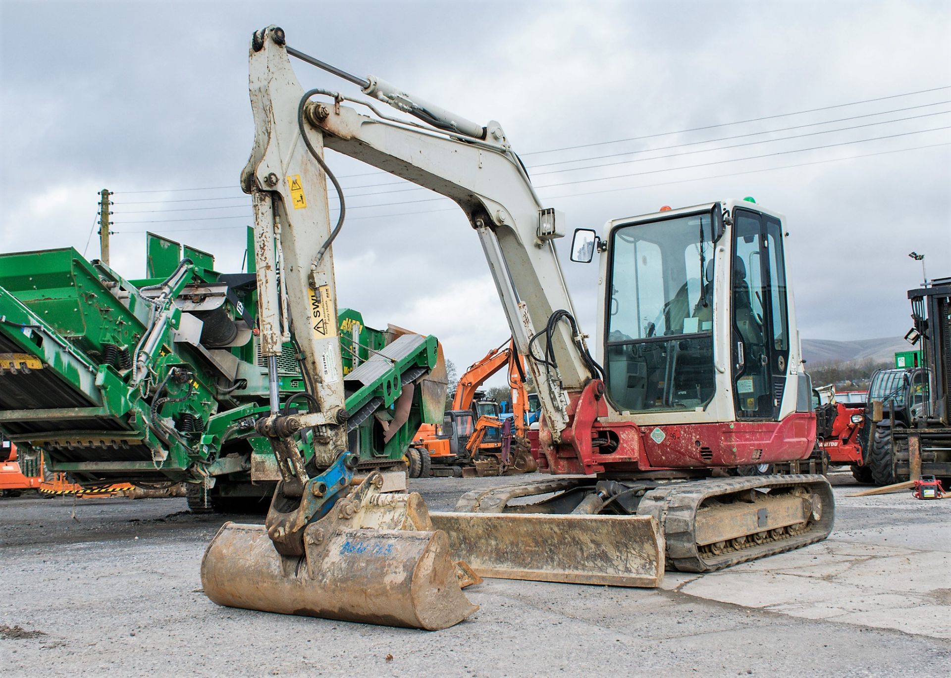 Takeuchi TB250 5 tonne rubber tracked excavator Year: 2014 S/N: 3660 Recorded Hours: 6247 blade,