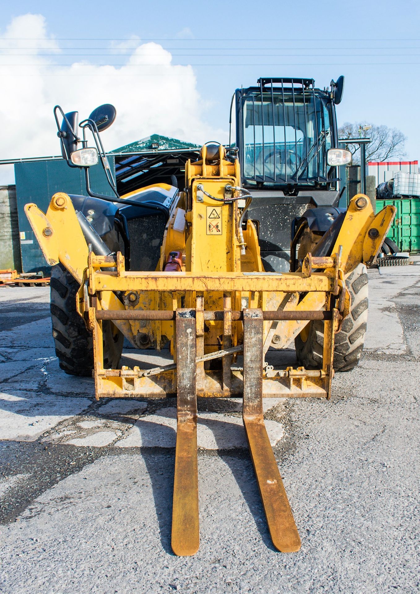 JCB 535-125 Hi Viz 12.5 metre telescopic handler Year: 2015 S/N: 2352466 Reg No: MM65 ZZV Recorded - Image 5 of 22