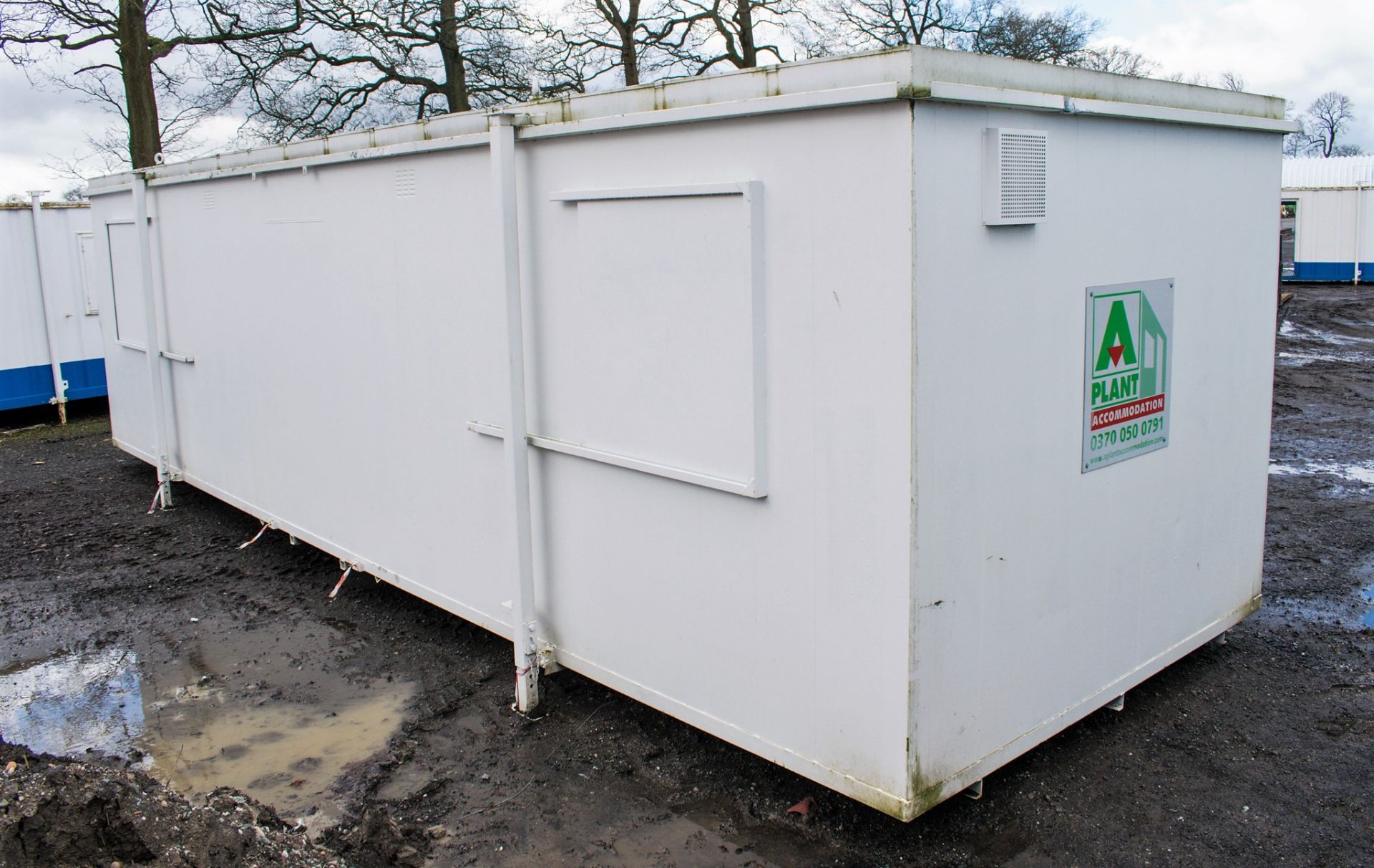 32 ft x 10 ft steel anti vandal jack leg office site unit c/w keys NG3045511 - Image 4 of 8