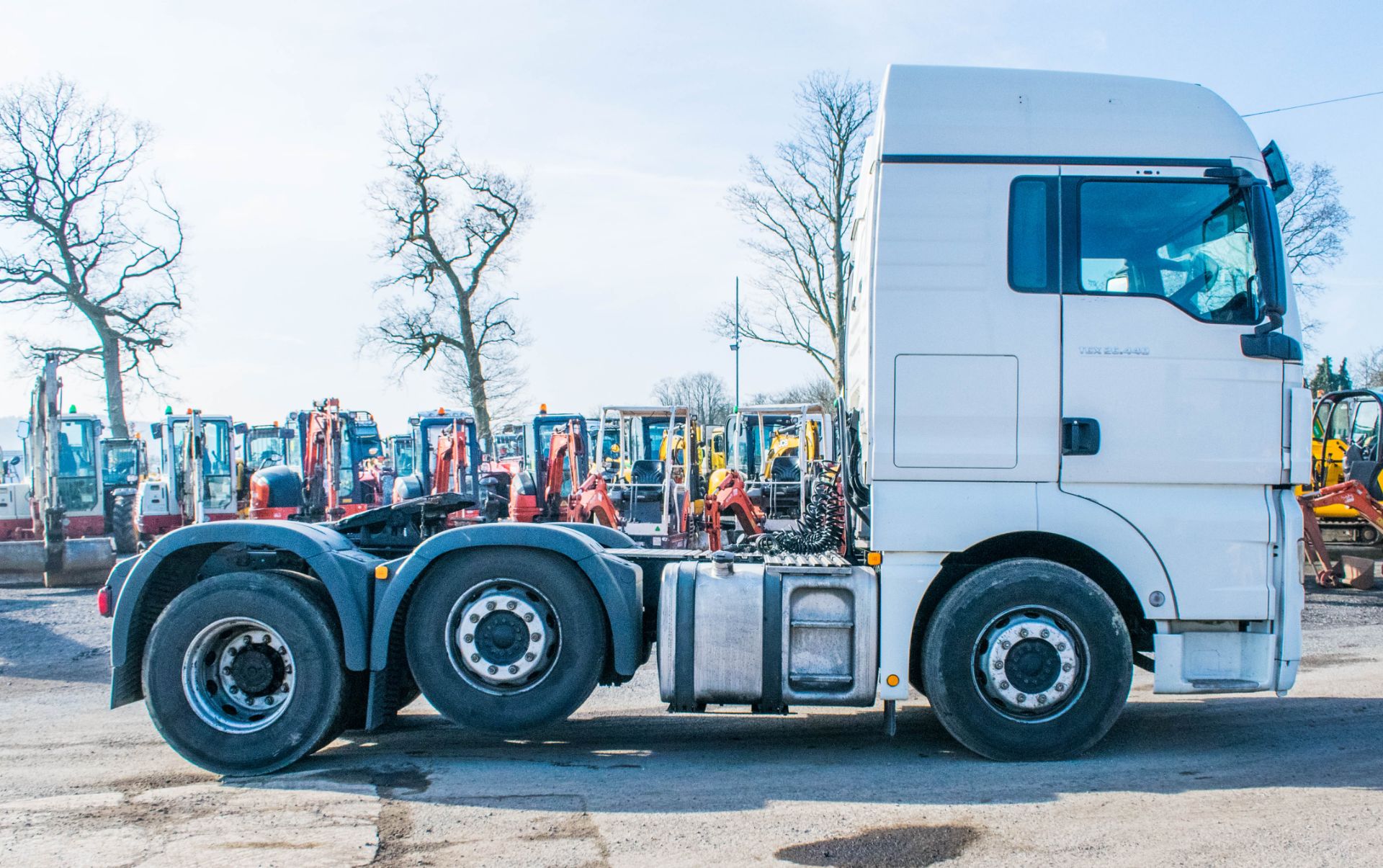 MAN TGX 26.440 manual 6 x 2 mid lift 3 axle artic tractor unit Registration number: DG63XME Date - Image 8 of 16