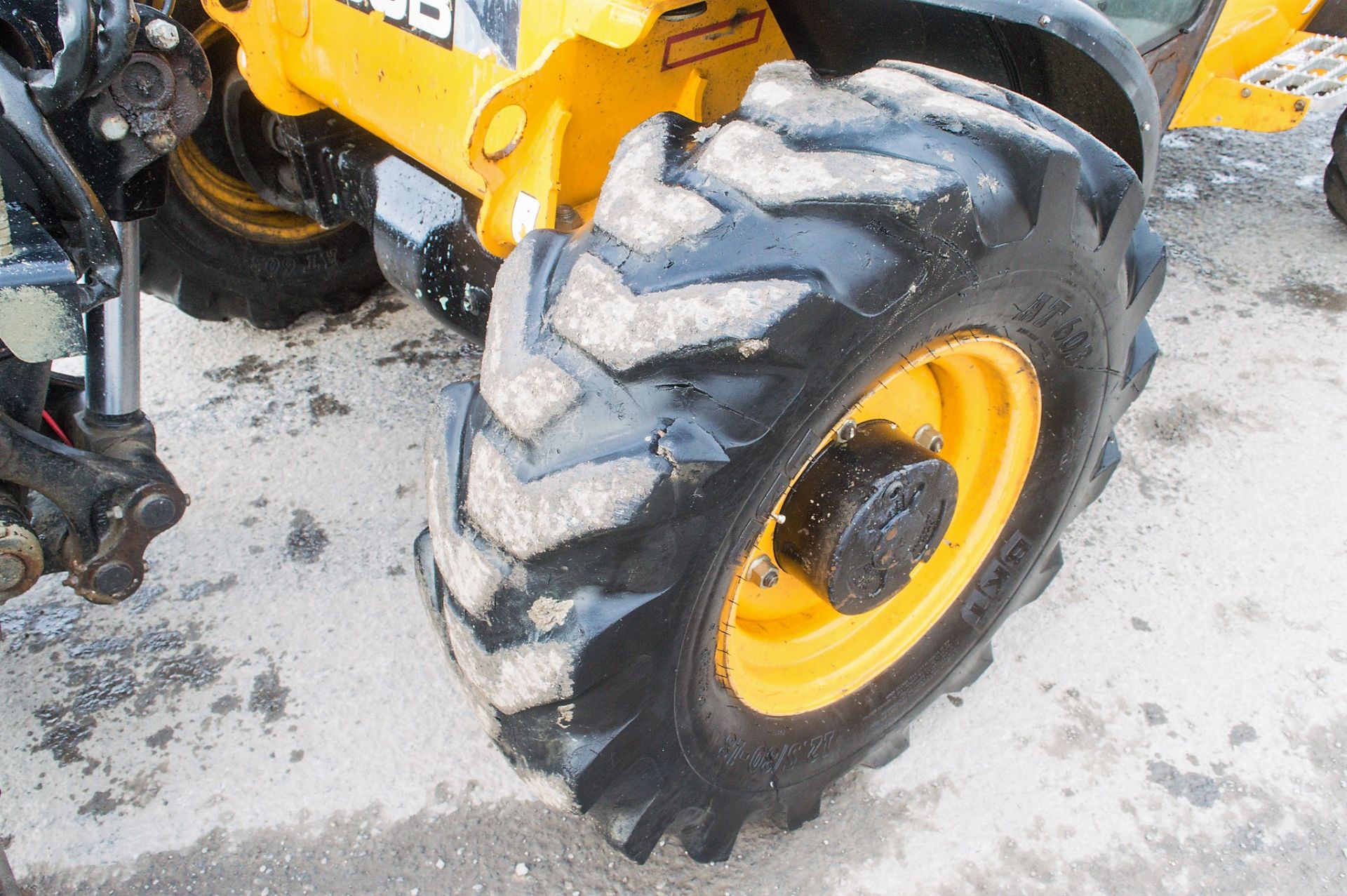 JCB 527-55 5.5 metre telescopic handler Year: S/N: 1419600 Recorded Hours: 3975 c/w rear camera - Image 13 of 20