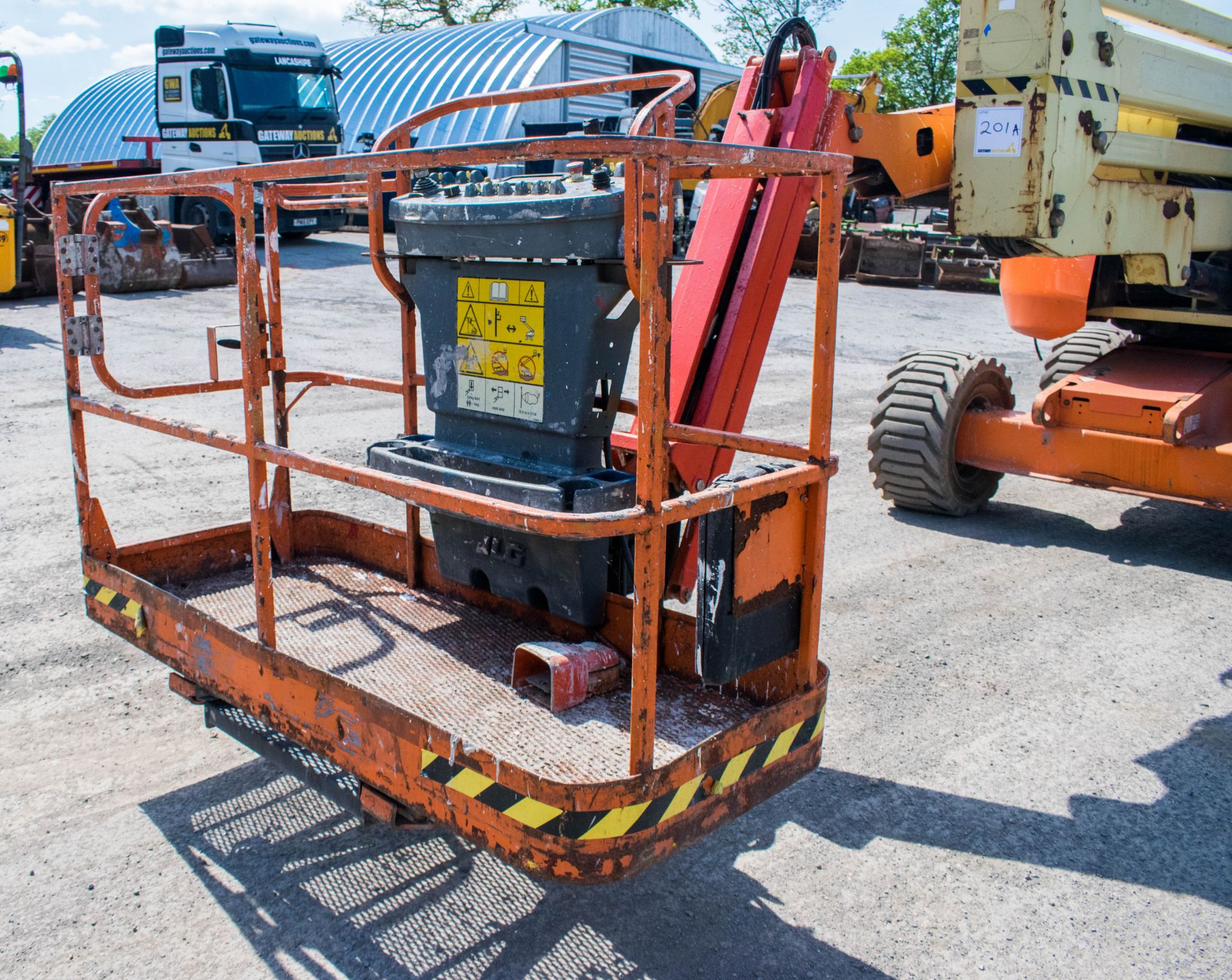 JLG 450 AJ 45 foot 4 wheel drive articulated boom lift  Year: 2008 S/N: 1300005603 Hours: 2996 - Image 16 of 17