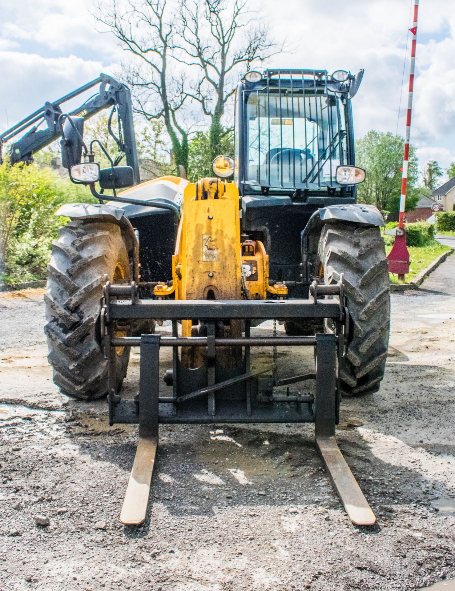 JCB 531-70 telescopic handler  Year: 2014 S/N: 2341975 Recorded Hours: 2691 A634486 - Image 5 of 21