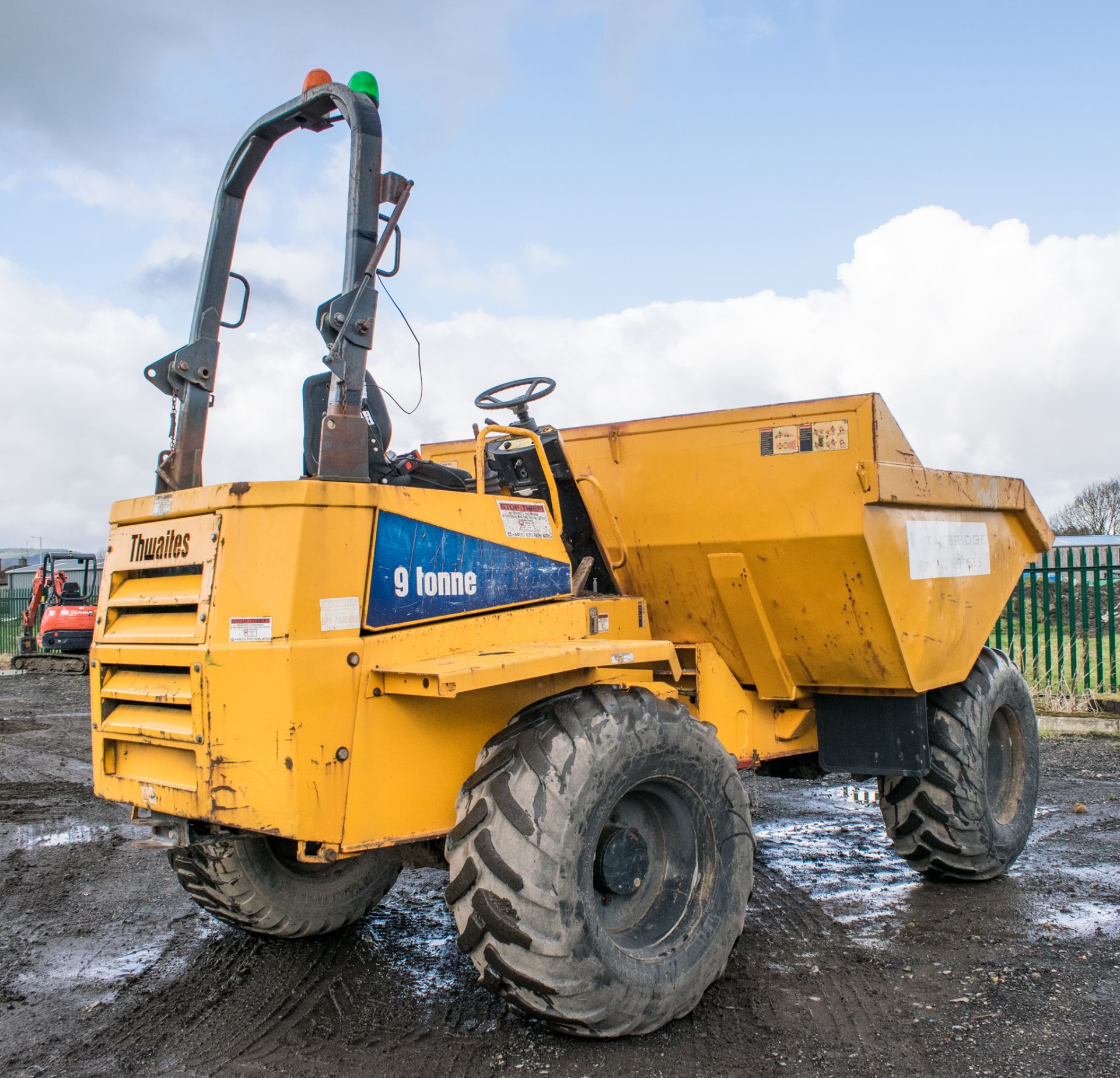 Thwaites 9 tonne straight skip dumper Year: 2007 S/N: 2957 Recorded Hours: 2282 70 - Image 3 of 22