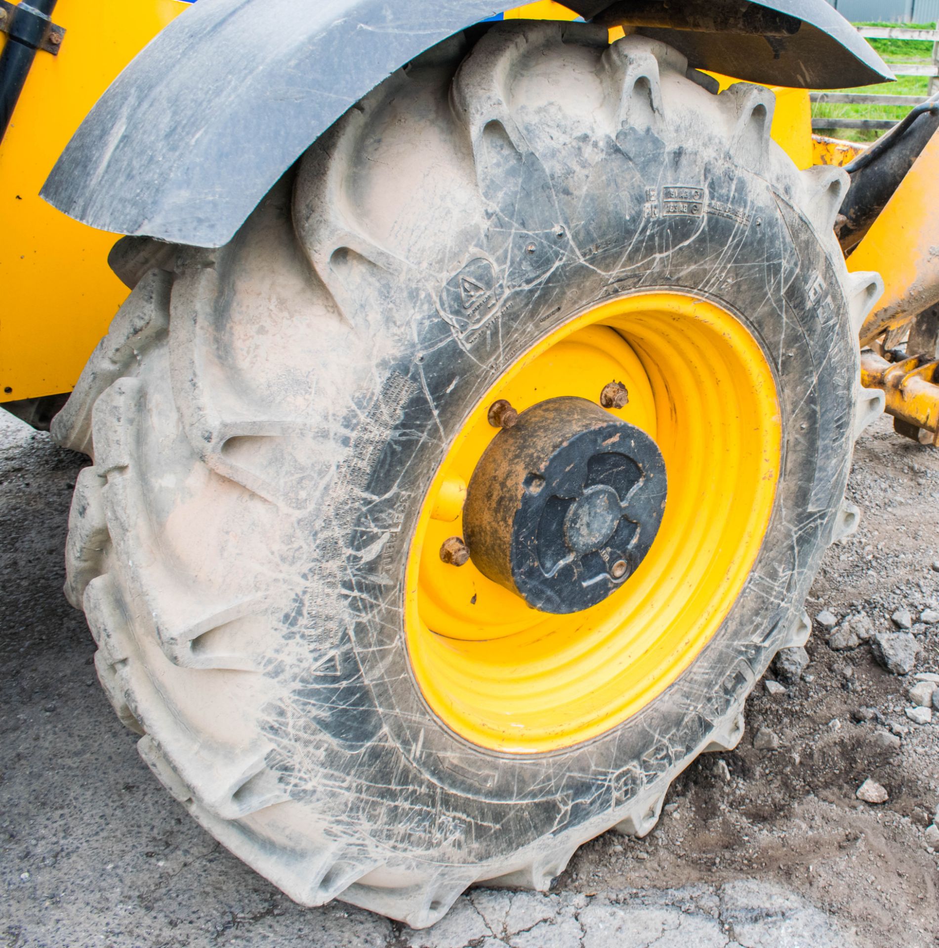 JCB 535 - 125 12.5 metre telescopic handler  Year: 2011 S/N: 1530487 Recorded Hours: 7707 - Image 12 of 21