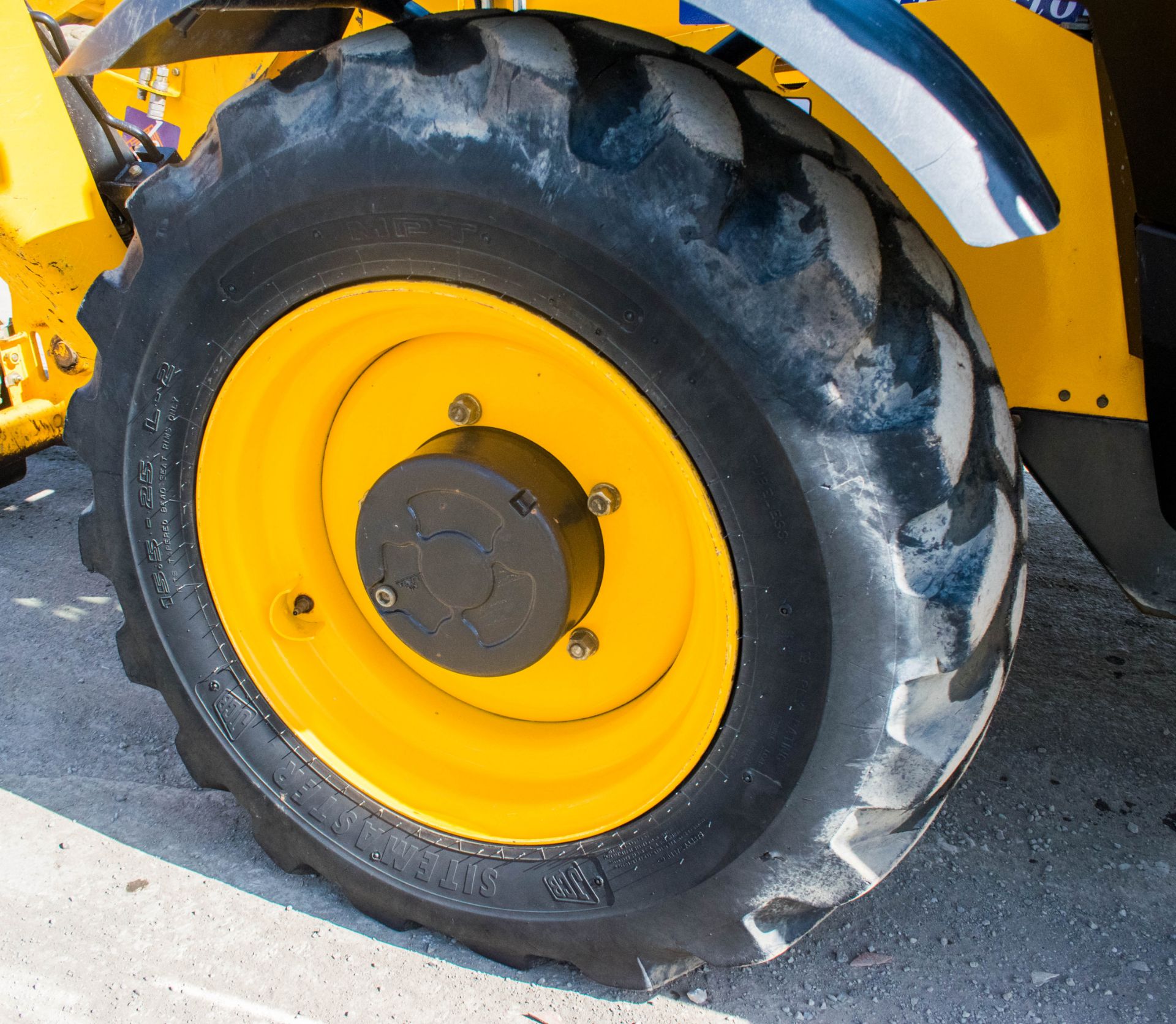 JCB 535-125 Hi-Viz 12.5 metre telescopic handler Year: 2015 S/N: 52466 Recorded hours: 3223 - Image 15 of 21