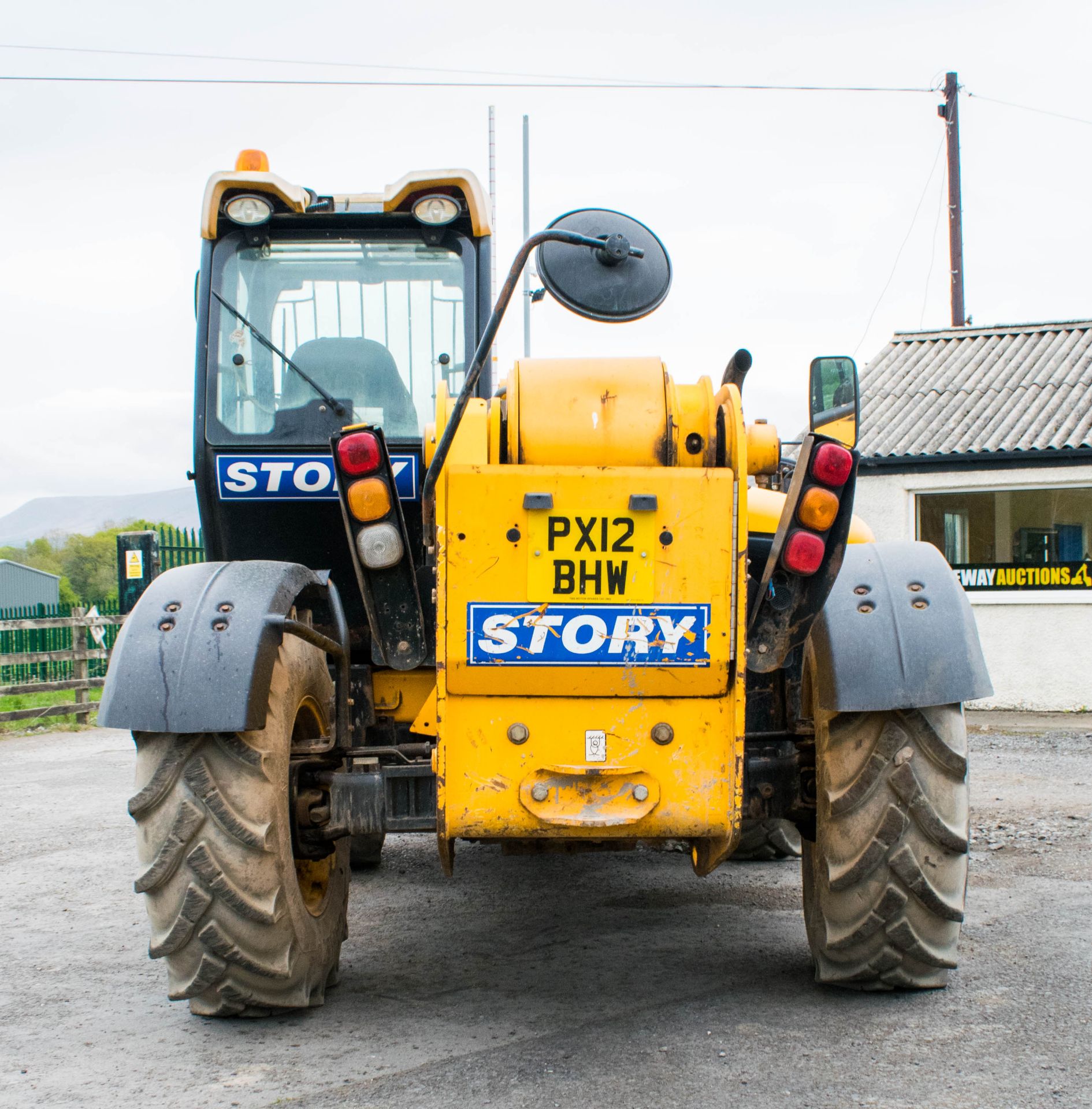 JCB 535 - 125 12.5 metre telescopic handler  Year: 2011 S/N: 1530487 Recorded Hours: 7707 - Image 6 of 21