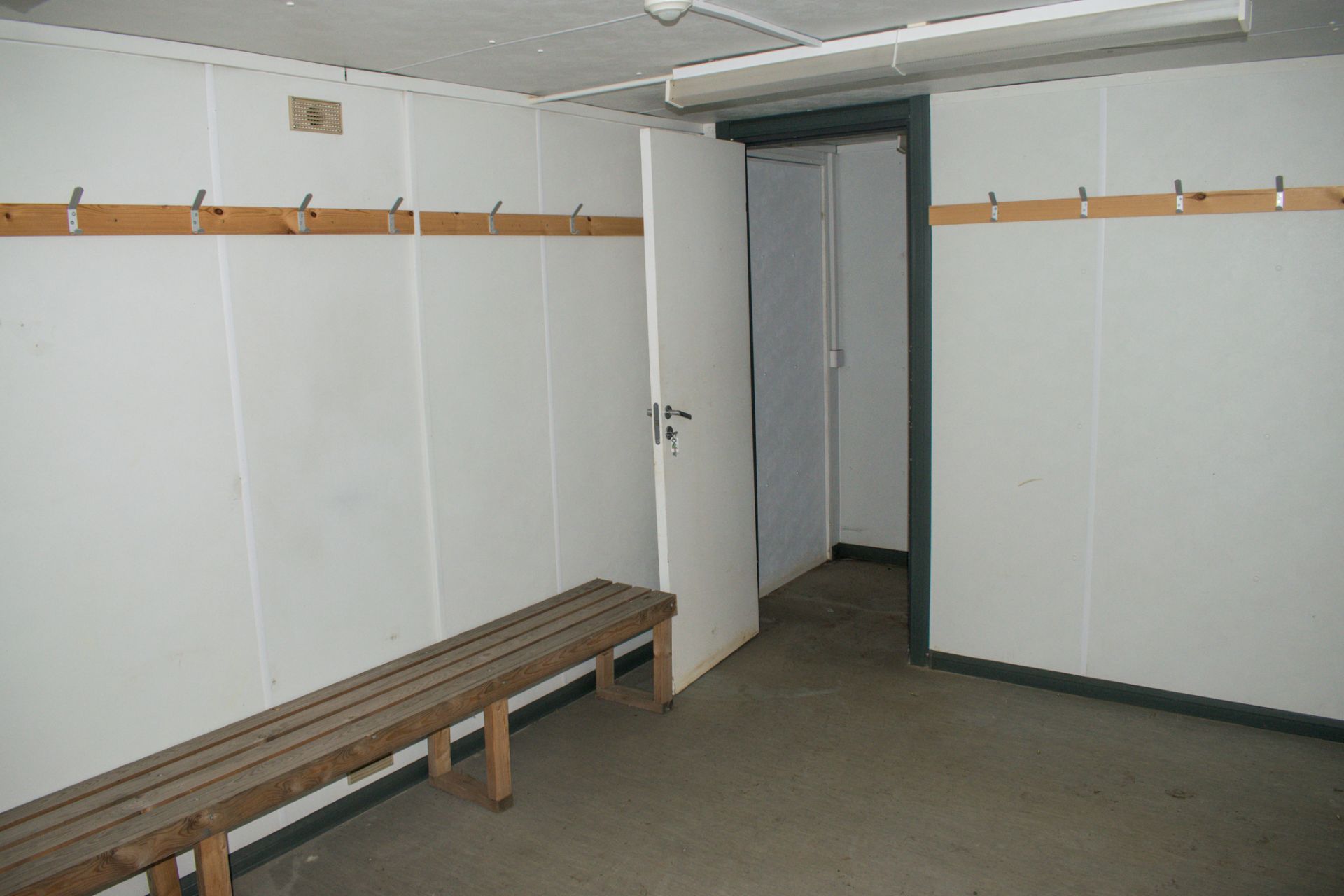 32 ft x 10 ft steel anti-vandal toilet/changing room site unit Comprising of: Lobby, Kitchen - Image 12 of 12