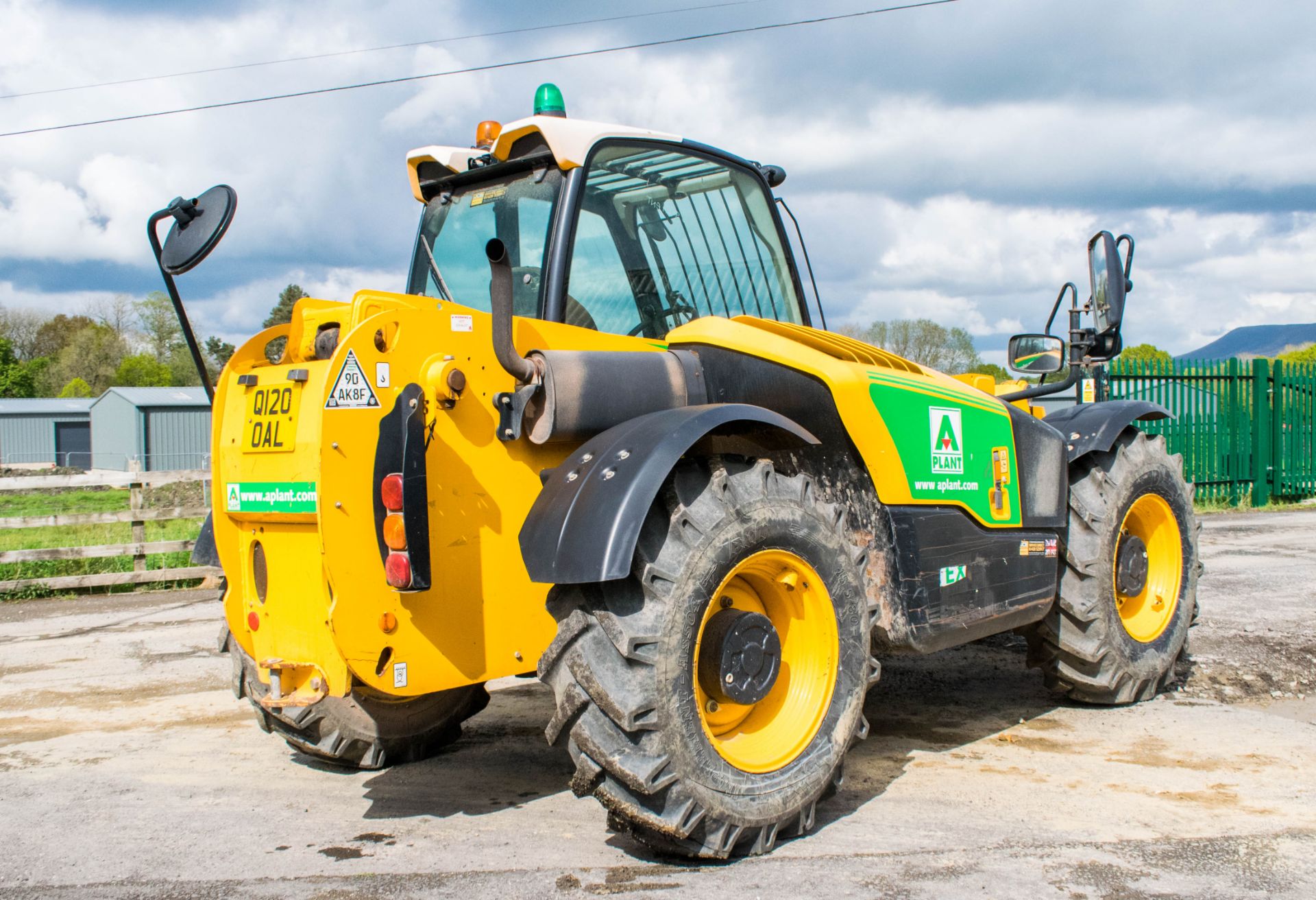 JCB 531-70 telescopic handler  Year: 2014 S/N: 2341975 Recorded Hours: 2691 A634486 - Image 3 of 21