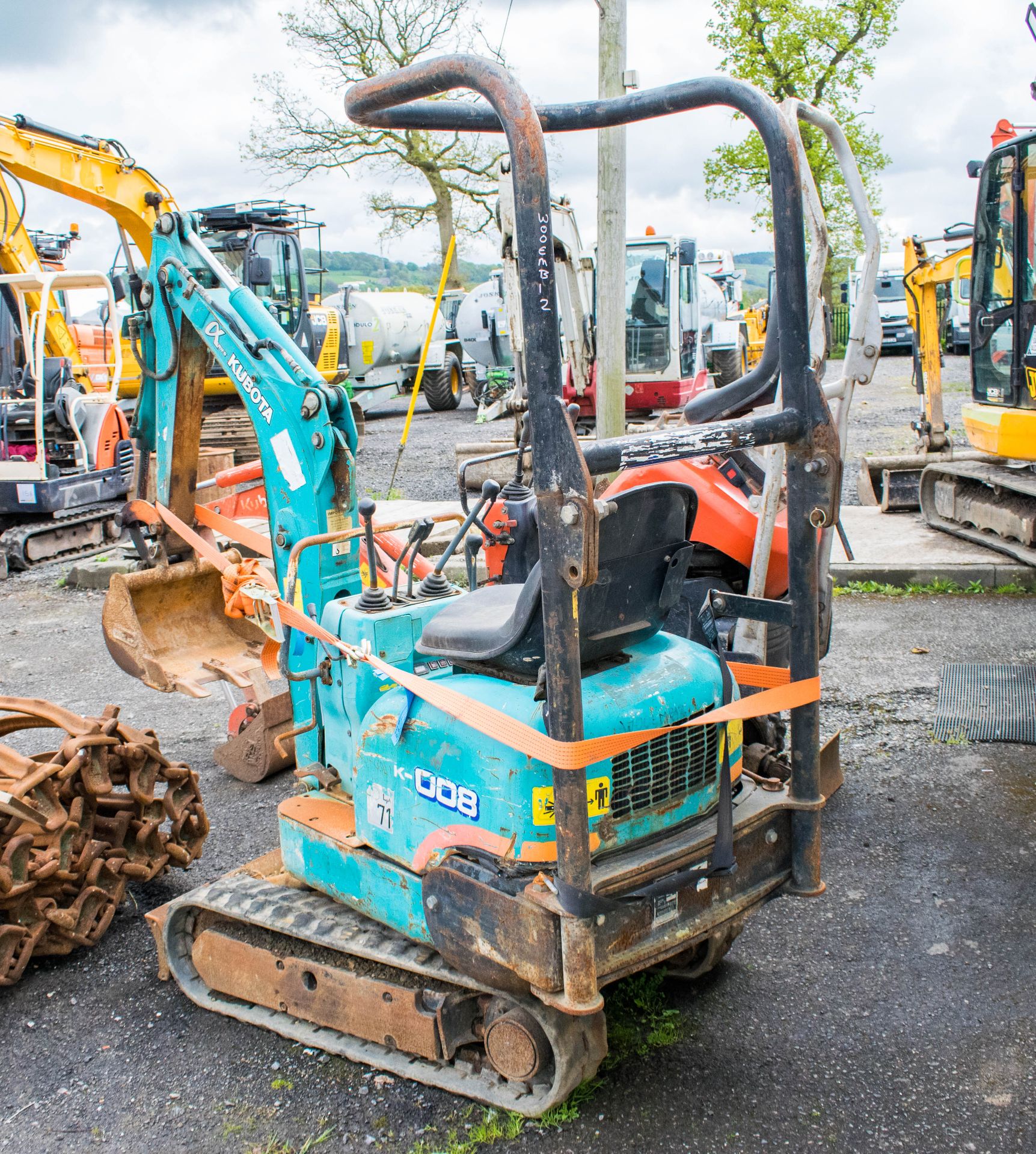 Kubota KX008 0.75 tonne micro excavator  Year:  S/N:  Recorded Hours: 3410  **sold as none runner** - Image 2 of 7