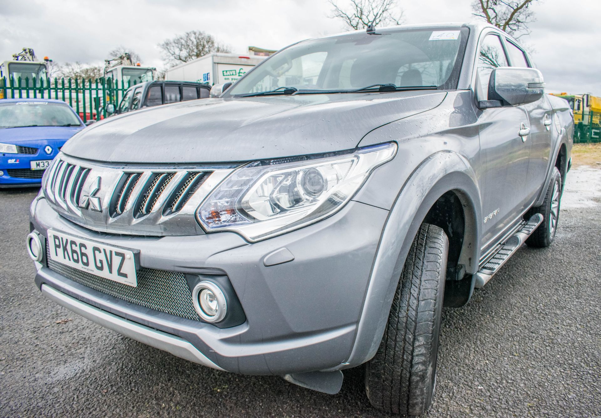 Mitsubishi L200 Barbarian DCB DI-D 2.5 diesel 4 wheel drive double cab pick up Registration - Image 9 of 21