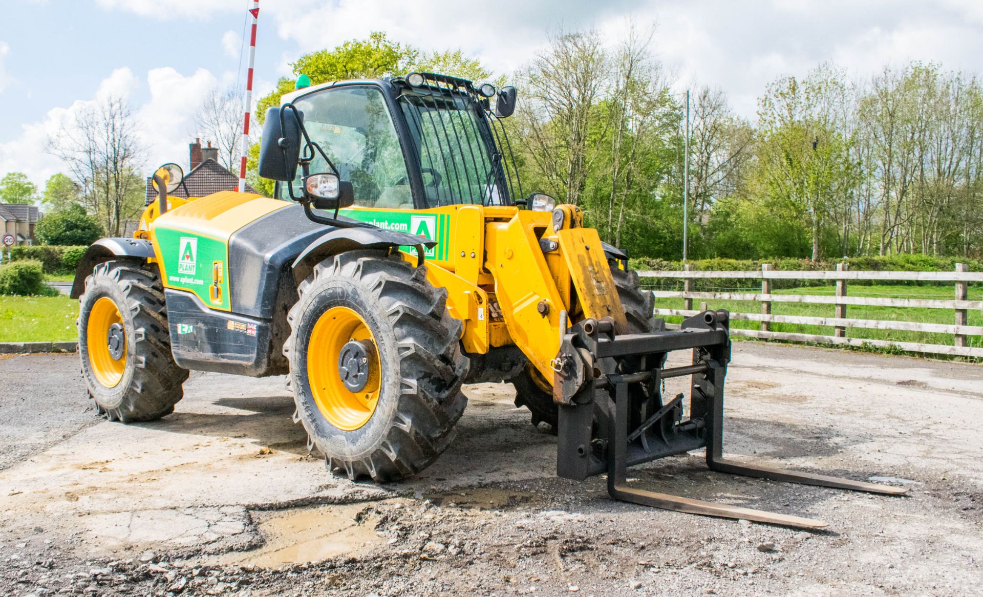 JCB 531-70 telescopic handler  Year: 2014 S/N: 2341975 Recorded Hours: 2691 A634486 - Image 2 of 21