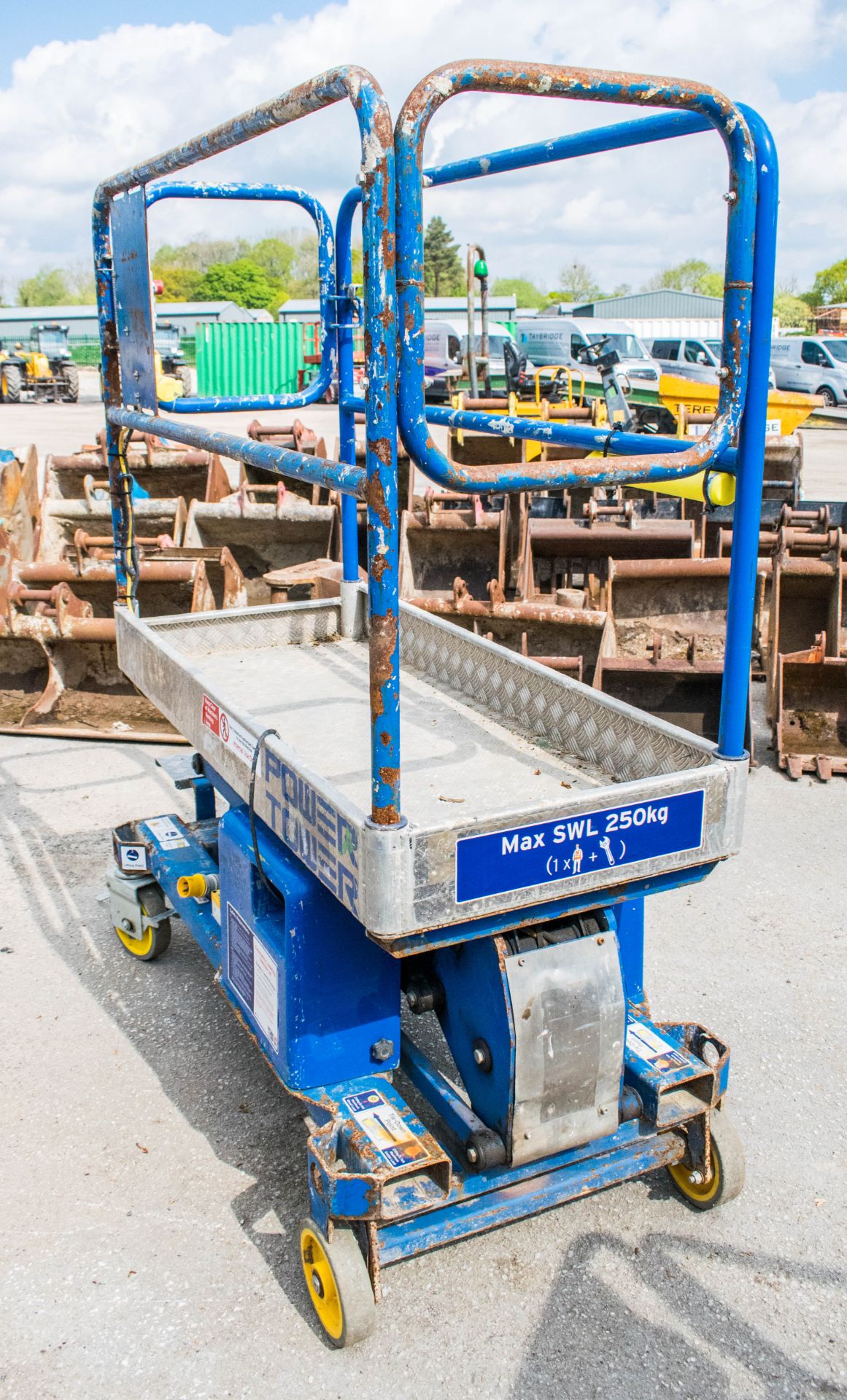 Power Tower battery electric push along access platform - Image 4 of 6