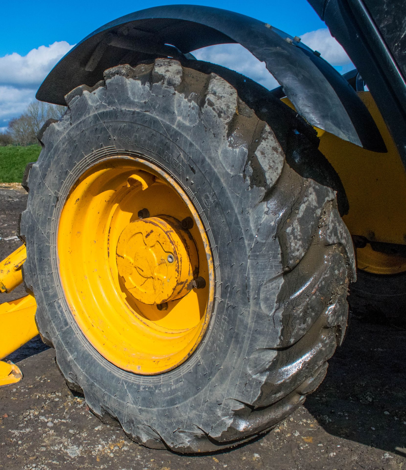 JCB 533-105 10.5 metre telescopic handler Year: 2004 S/N: 1067733 Recorded Hours: Not displayed ( - Image 15 of 20