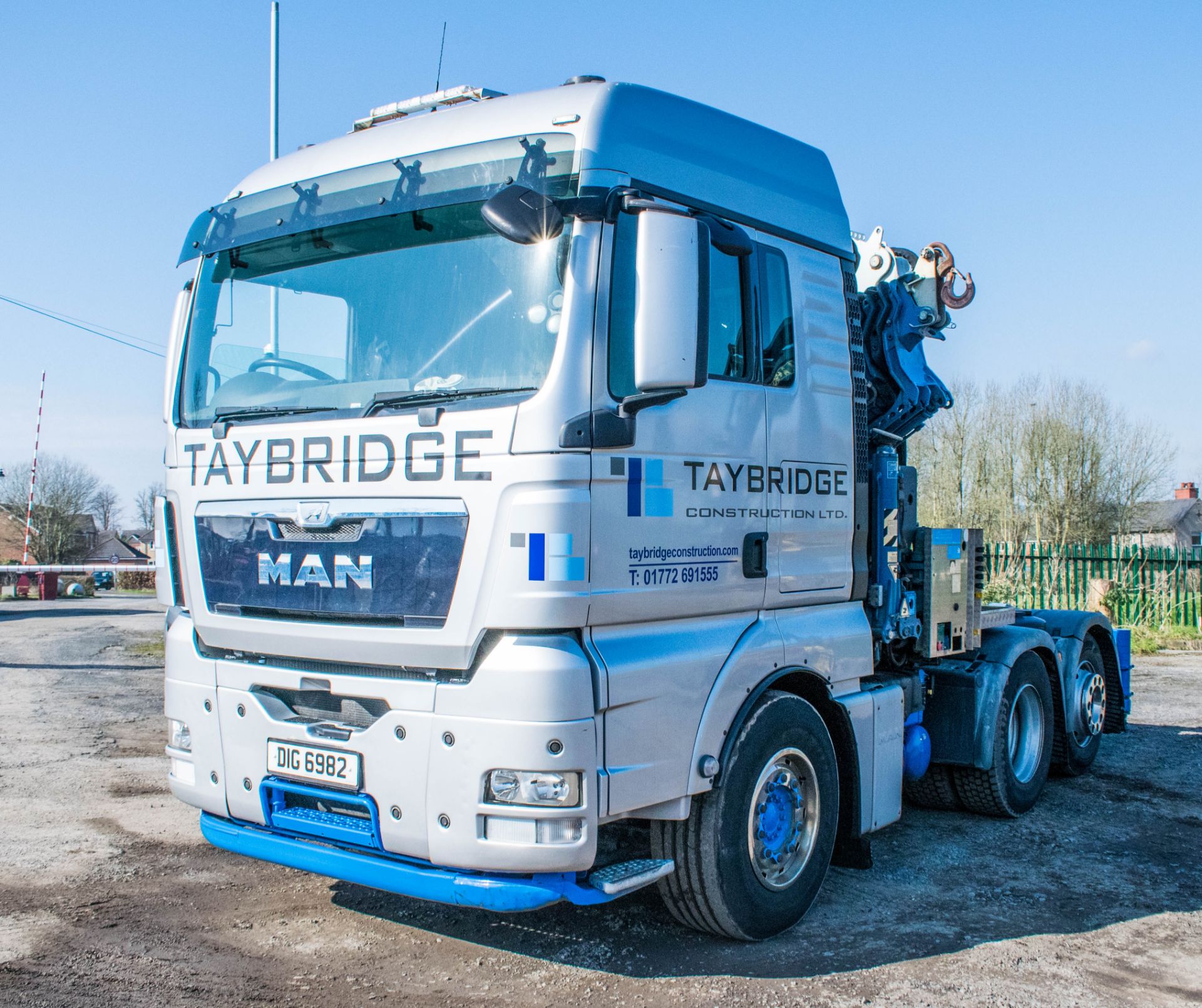 Man TGX 26.480 6 x 2 rear lift manual crane tractor unit Registration Number: DIG 6982 Date of