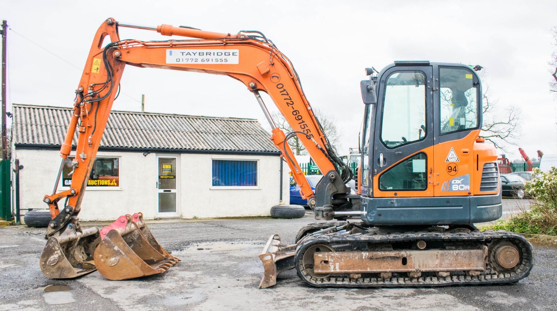 Doosan DX80R 8 tonne rubber tracked midi excavator Year: 2013 S/N: 50913 Recorded Hours: 4751 blade, - Image 8 of 22