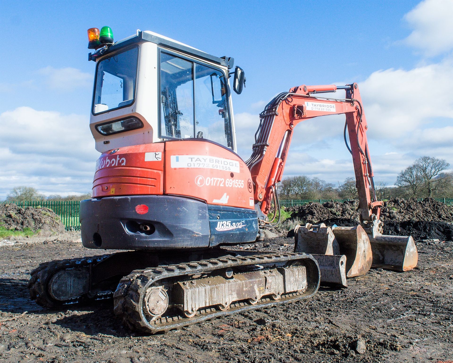 Kubota U35-3 3.5 tonne rubber tracked mini excavator Year: 2010 S/N: 80912 Recorded Hours: blade, - Image 3 of 23