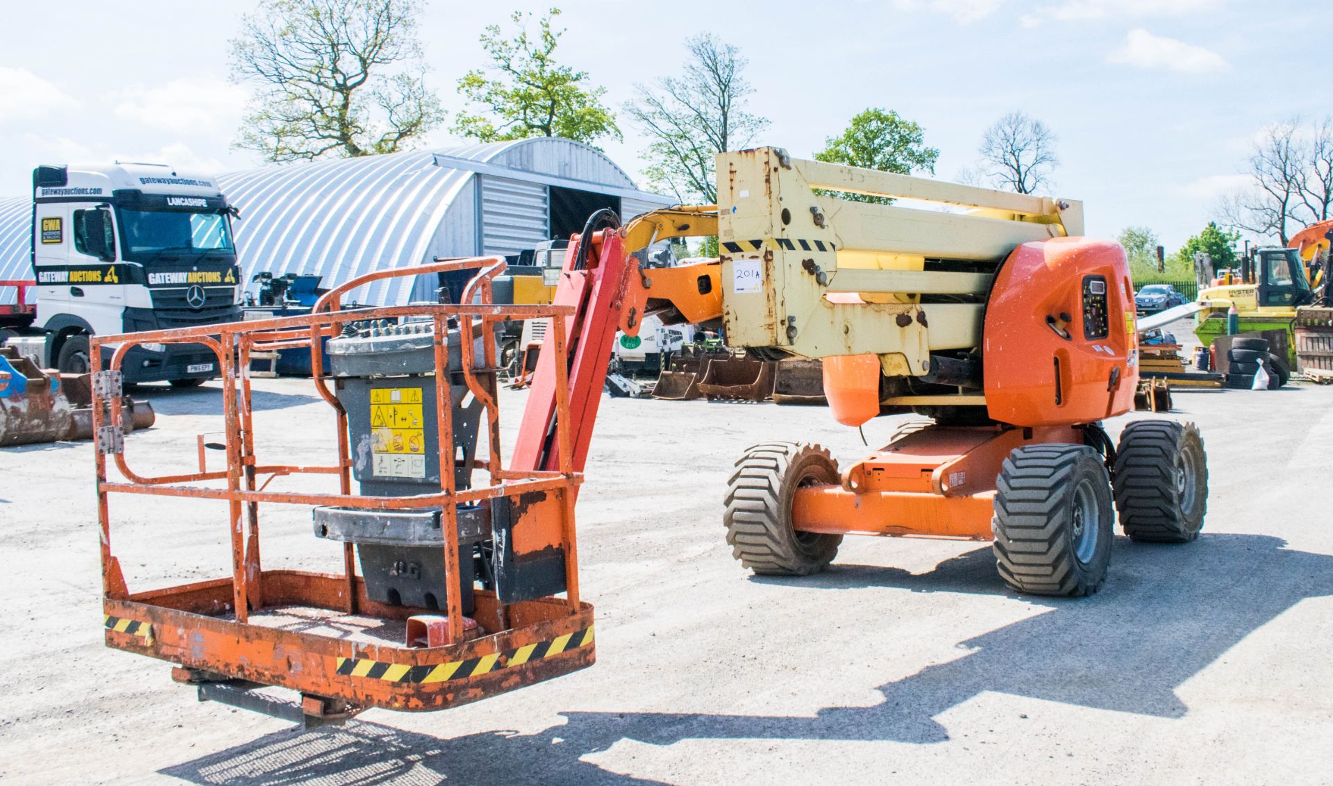 JLG 450 AJ 45 foot 4 wheel drive articulated boom lift  Year: 2008 S/N: 1300005603 Hours: 2996