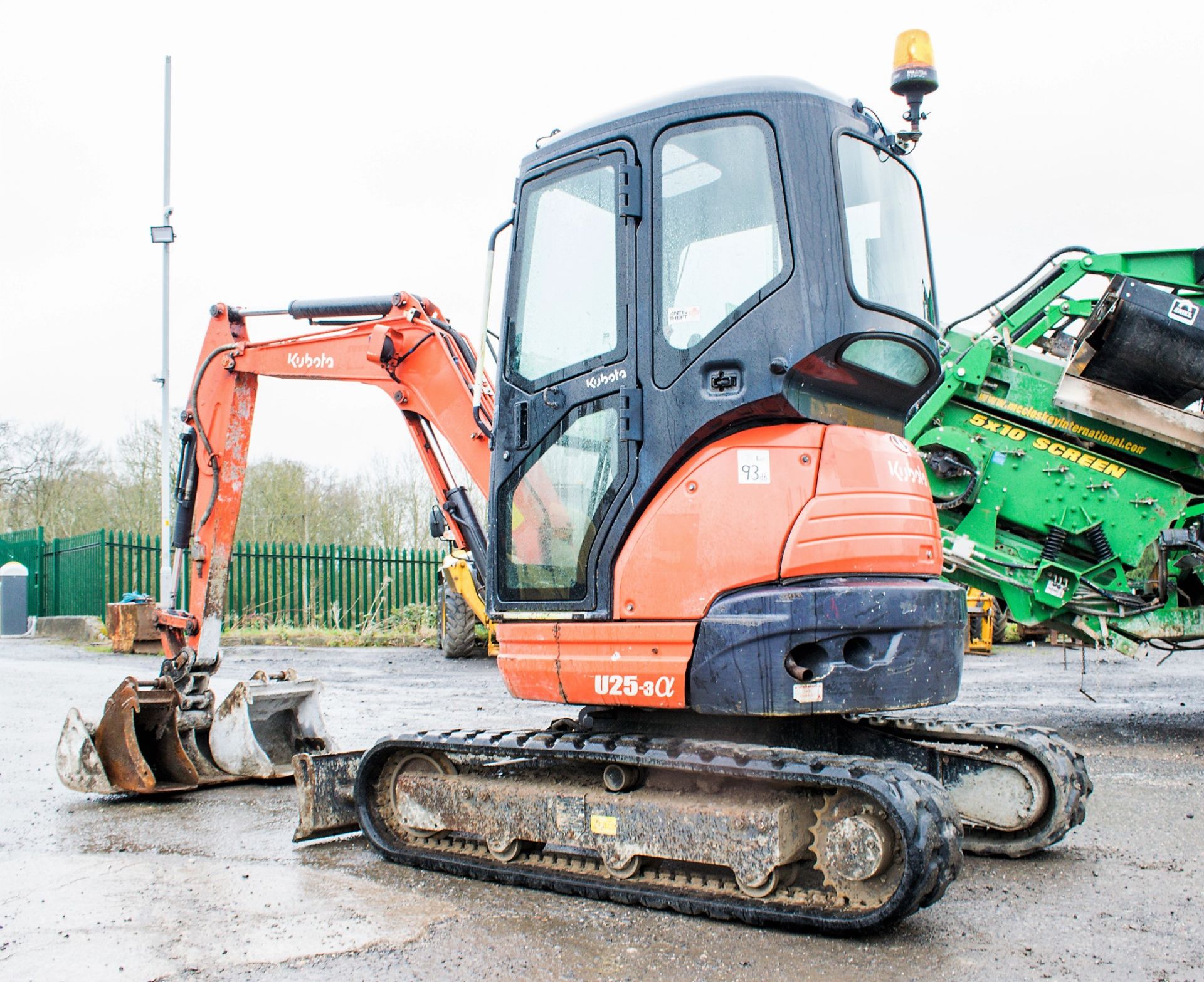 Kubota U25-3 2.5 tonne rubber tracked mini excavator Year: 2013 S/N: 25878  Recorded Hours: 2108 - Image 4 of 22