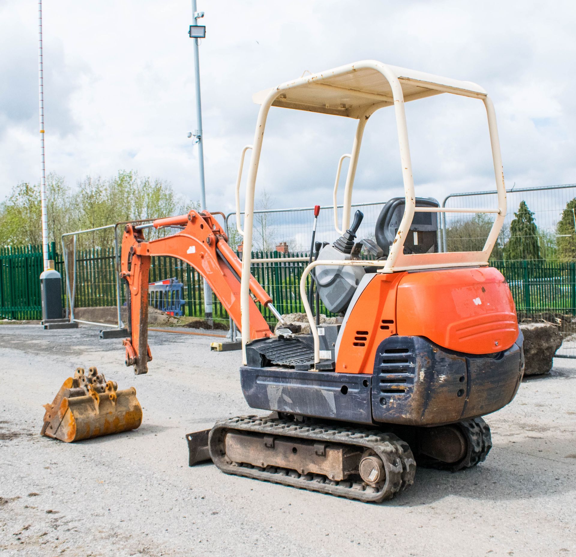 Kubota KX36 1.5 tonne mini excavator  Year: 2005 S/N: 56555 Recorded Hours: 4192 Blade, piped, 2 - Image 4 of 17