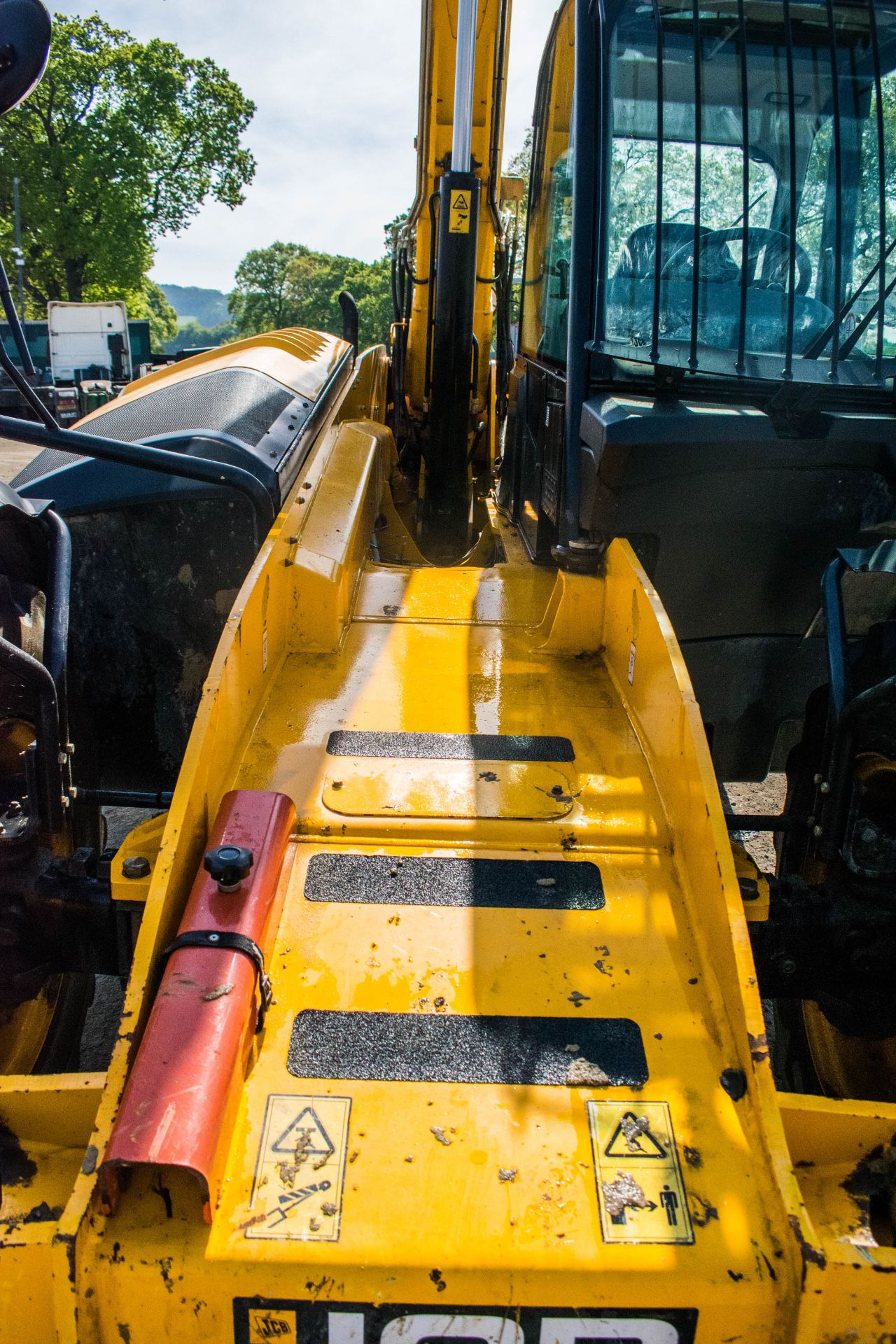 JCB 535-125 Hi-Viz 12.5 metre telescopic handler Year: 2015 S/N: 52466 Recorded hours: 3223 - Image 13 of 21