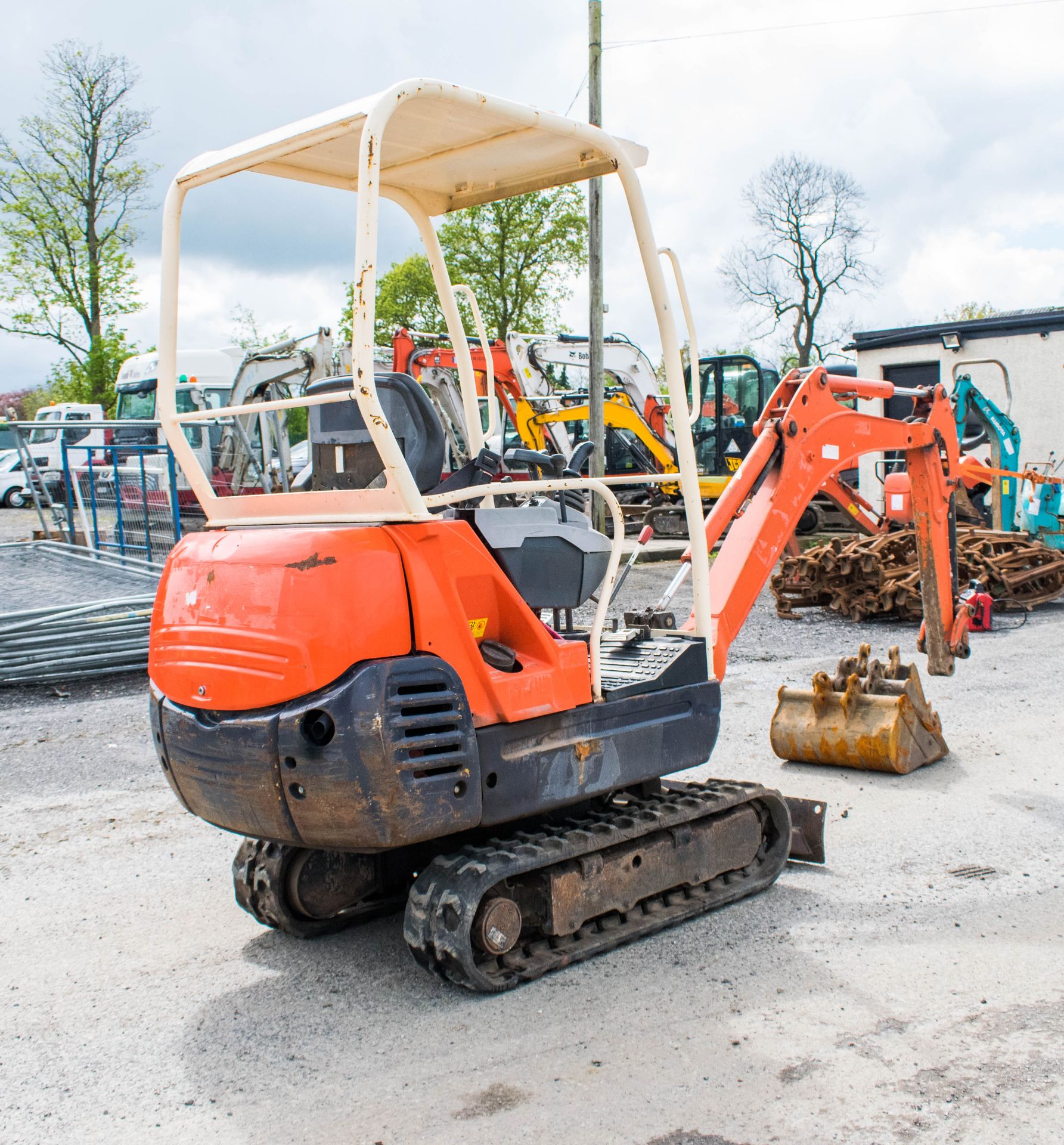 Kubota KX36 1.5 tonne mini excavator  Year: 2005 S/N: 56555 Recorded Hours: 4192 Blade, piped, 2 - Image 3 of 17