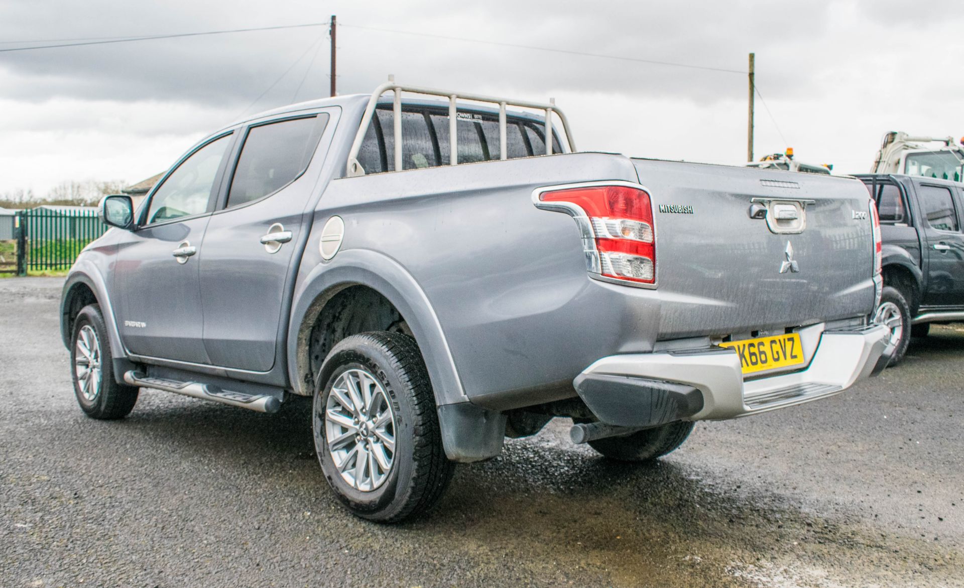 Mitsubishi L200 Barbarian DCB DI-D 2.5 diesel 4 wheel drive double cab pick up Registration - Image 4 of 21