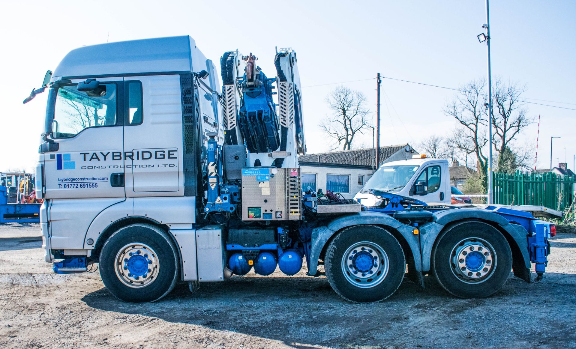 Man TGX 26.480 6 x 2 rear lift manual crane tractor unit Registration Number: DIG 6982 Date of - Image 8 of 19