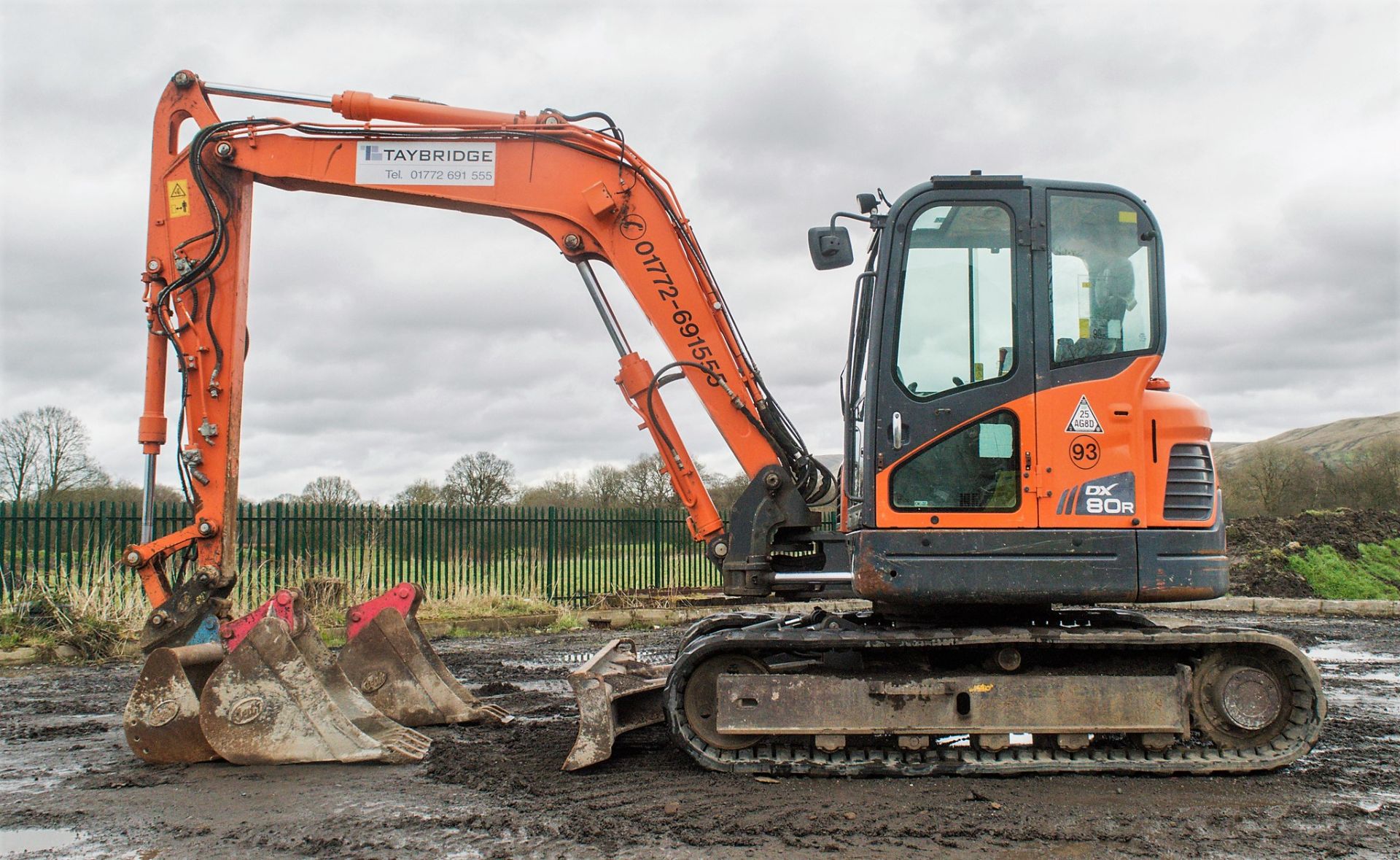 Doosan DX80R 8 tonne rubber tracked midi excavator Year: 2013 S/N: 50896 Recorded Hours: 4636 blade, - Image 7 of 23